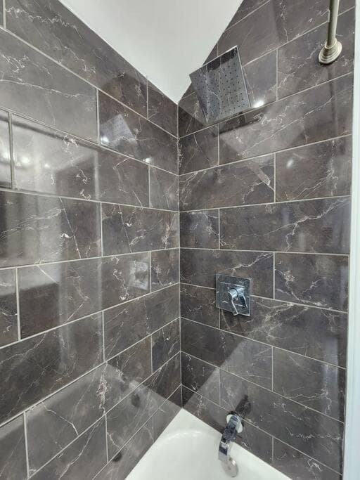 Two-Bedroom Home 25 min to NYC free parking-UNIT-2