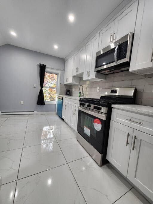 Two-Bedroom Home 25 min to NYC free parking-UNIT-2