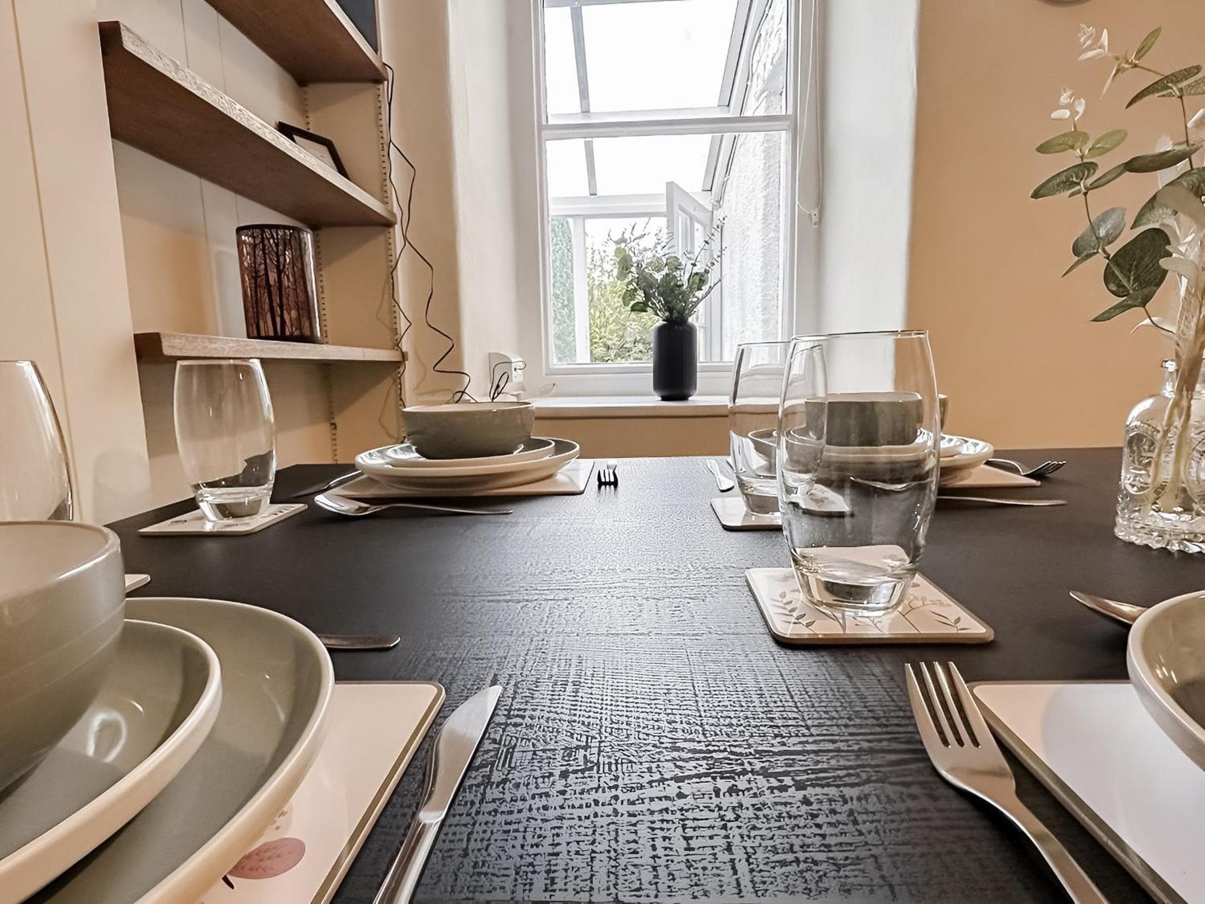 Bourne Cottage, Stylish 3 Bed Retreat for Families & Groups, Sleeps 7