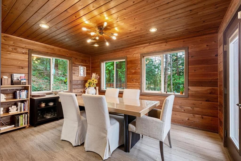 W Cabin Retreat Woodinville