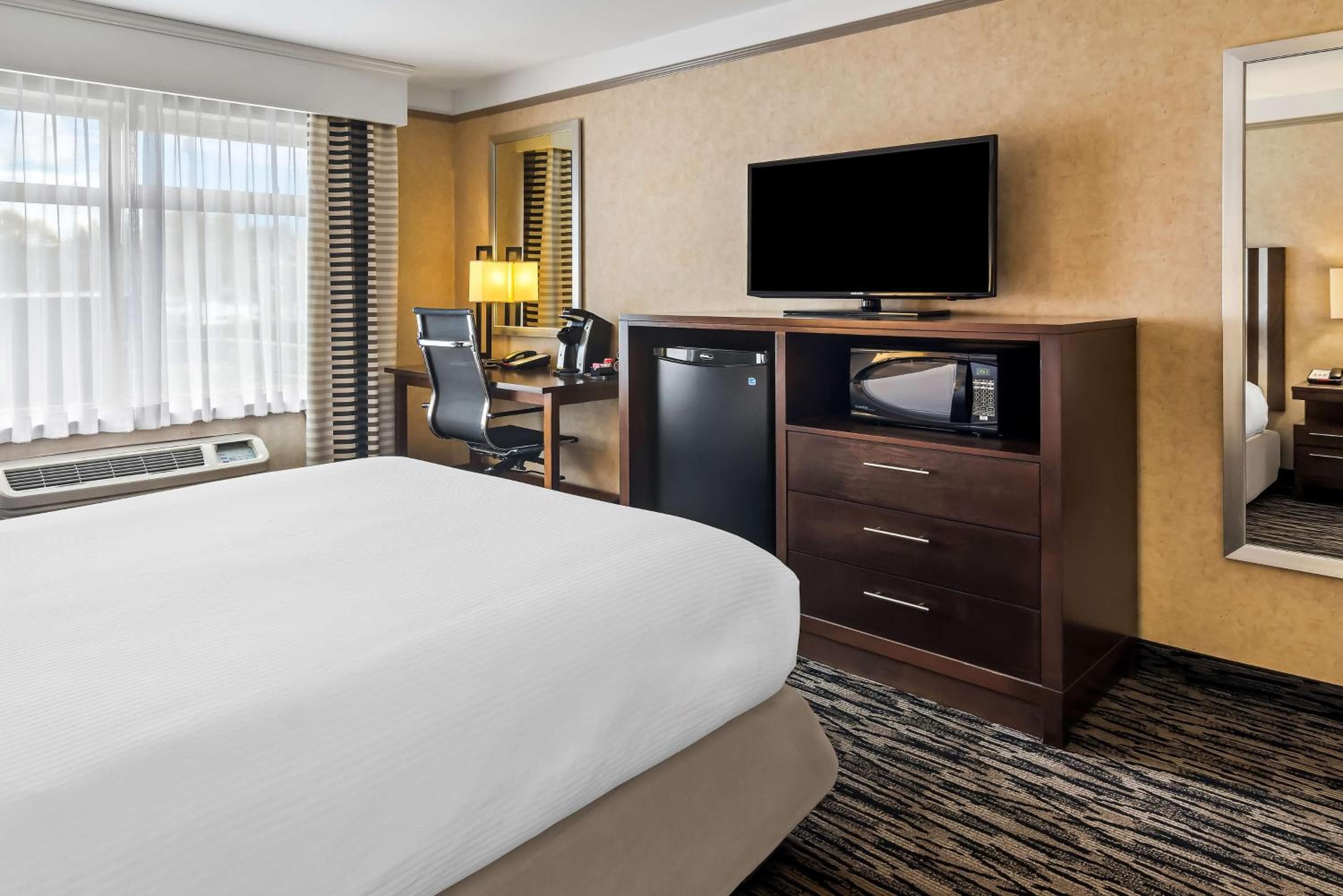 Best Western Plus Pitt Meadows Inn & Suites