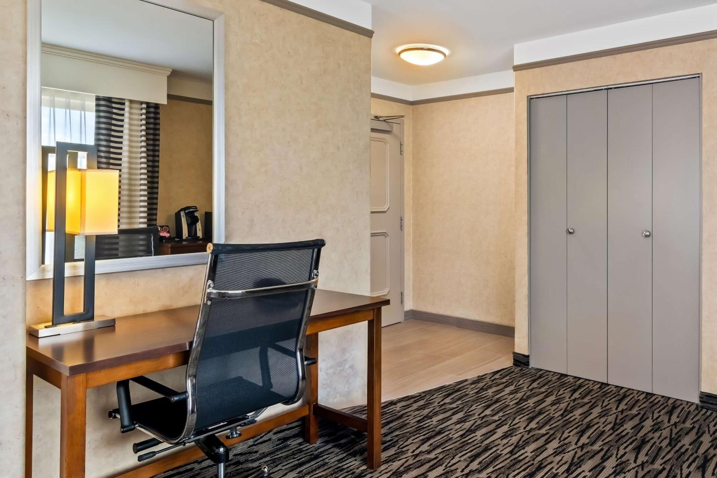 Best Western Plus Pitt Meadows Inn & Suites