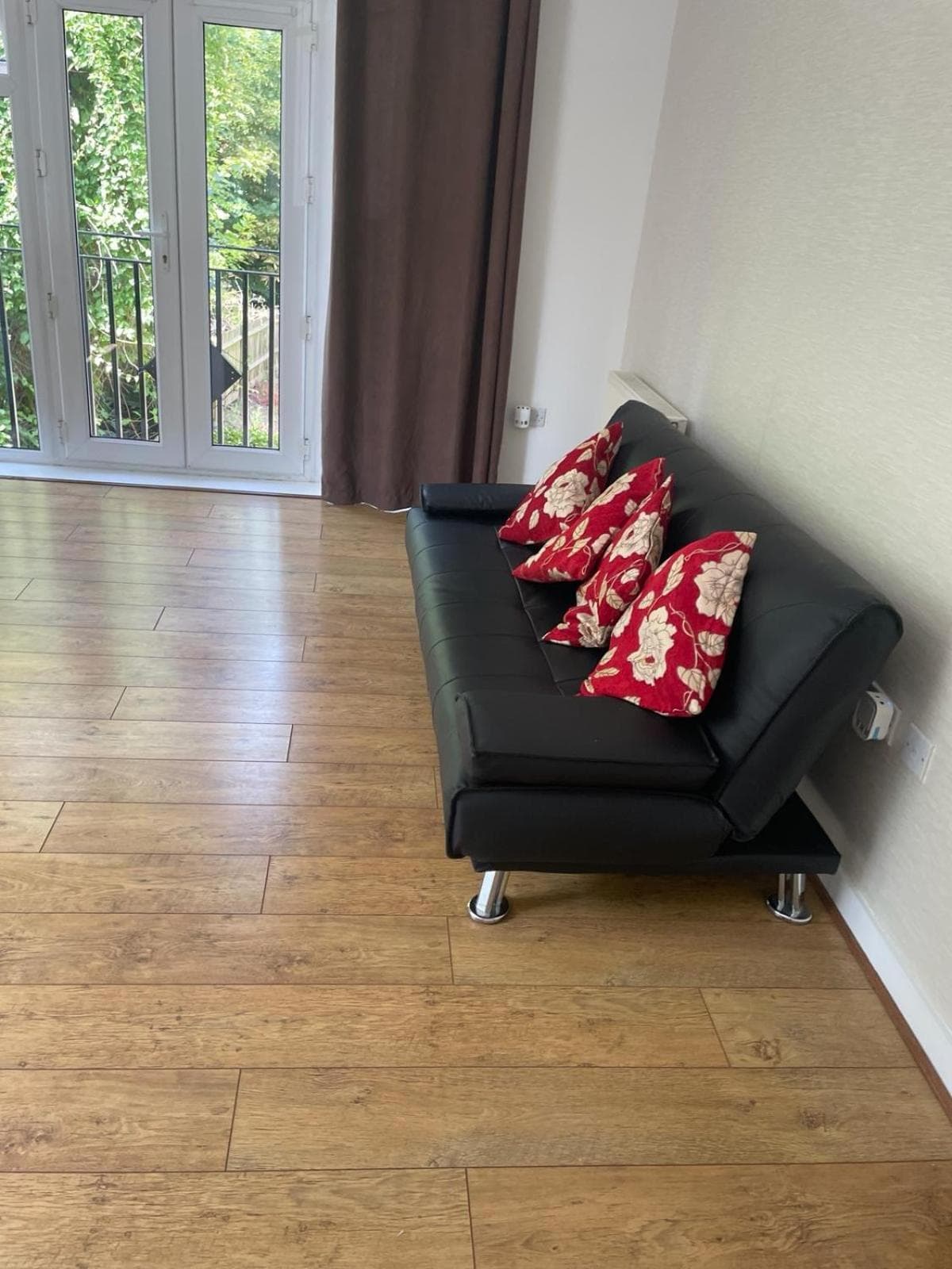 2 Bedroom 2 Bathroom Flat in Weybridge KT13