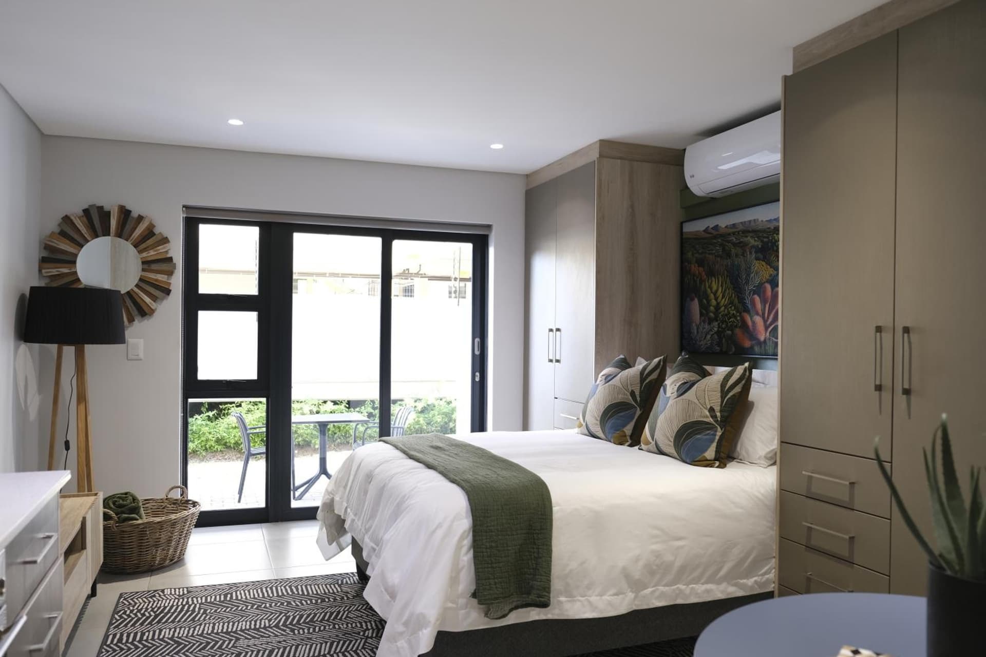 Vine & Valley Apartment