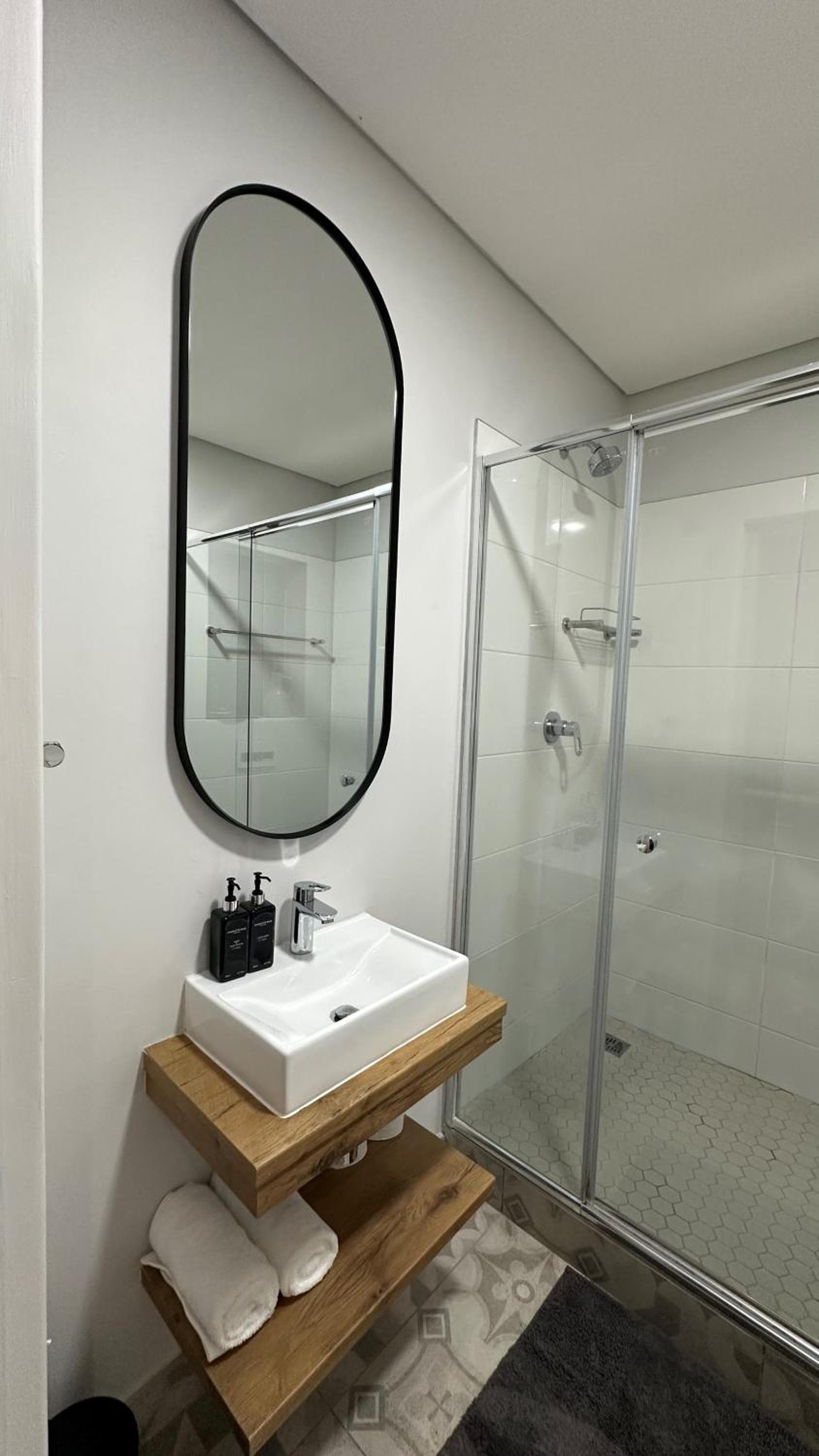Vine & Valley Apartment