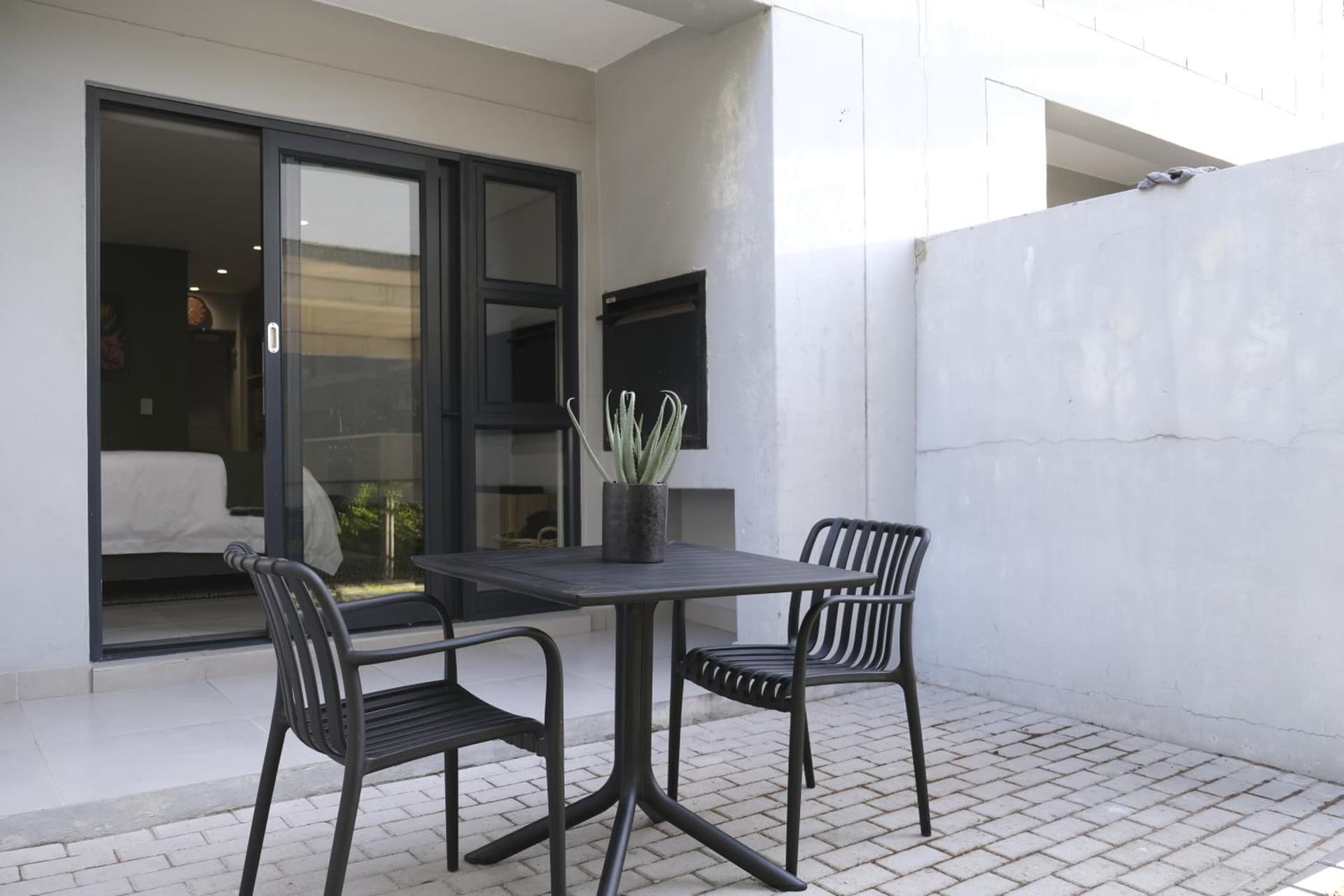 Vine & Valley Apartment