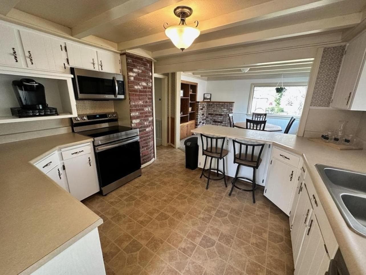 Medford Home And 2 Condos With Pool