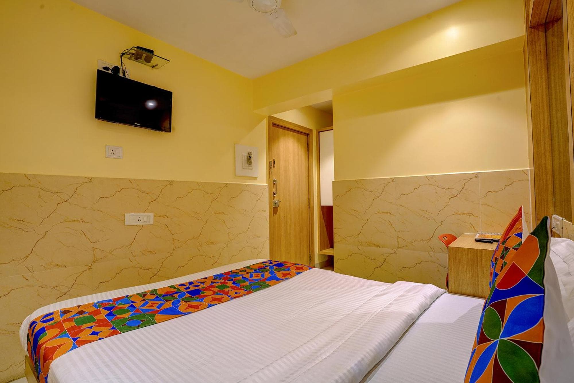 FabHotel Starwood Residency - 100M From Dr DY Patil Stadium