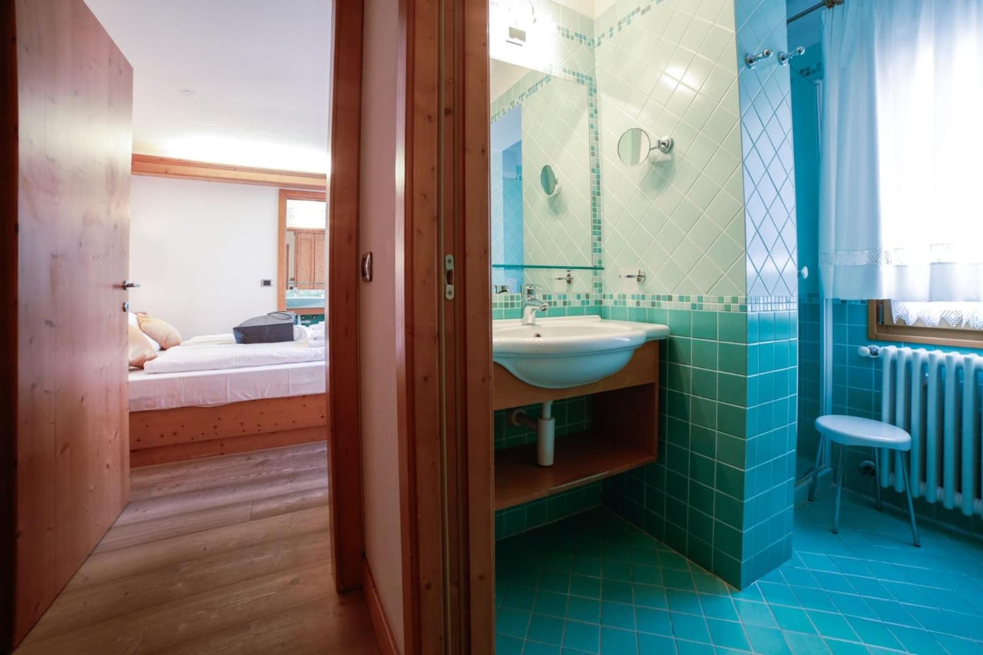 Nivis Hotel