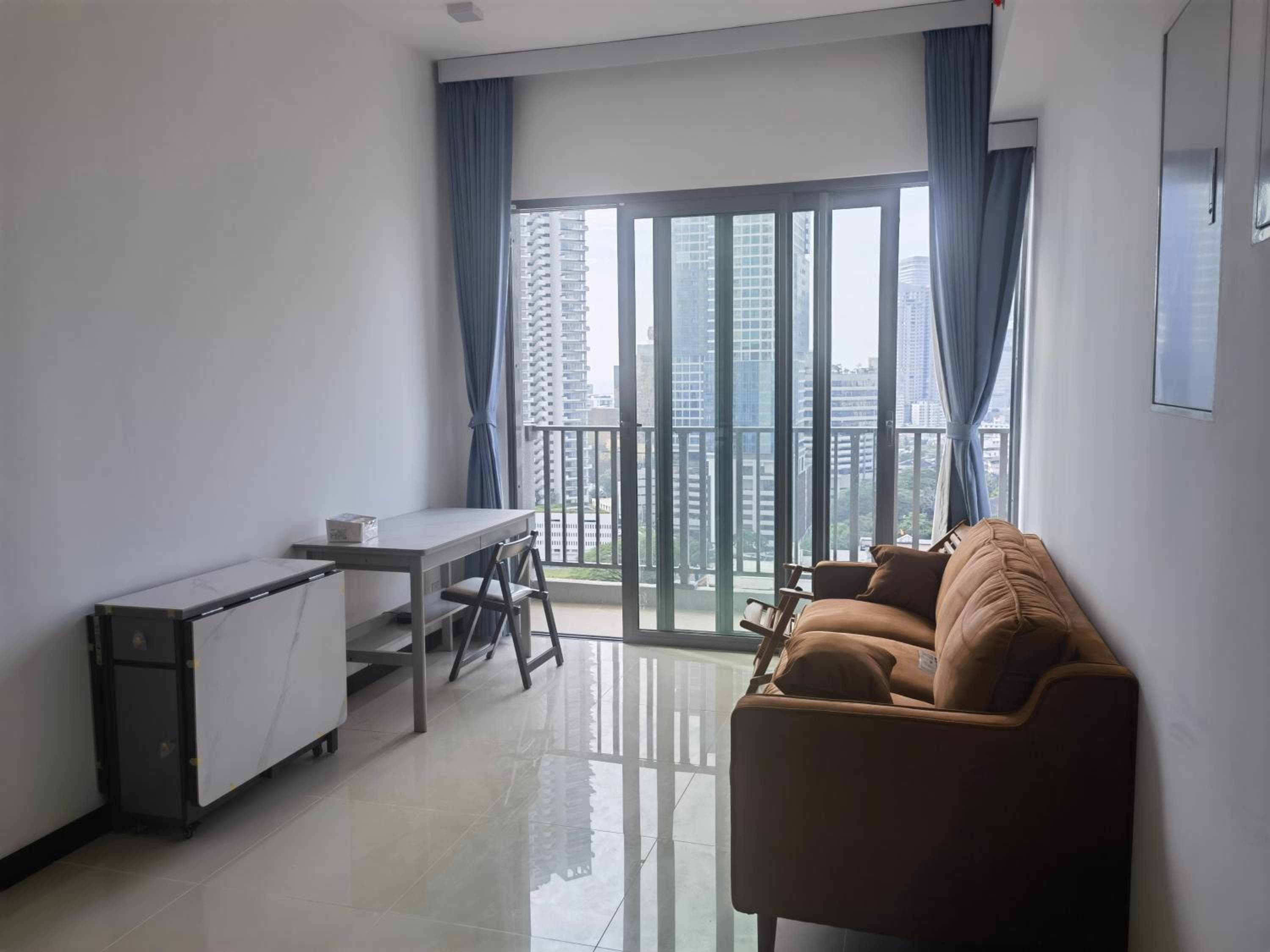Colombo Trizen J&J future Apart ment