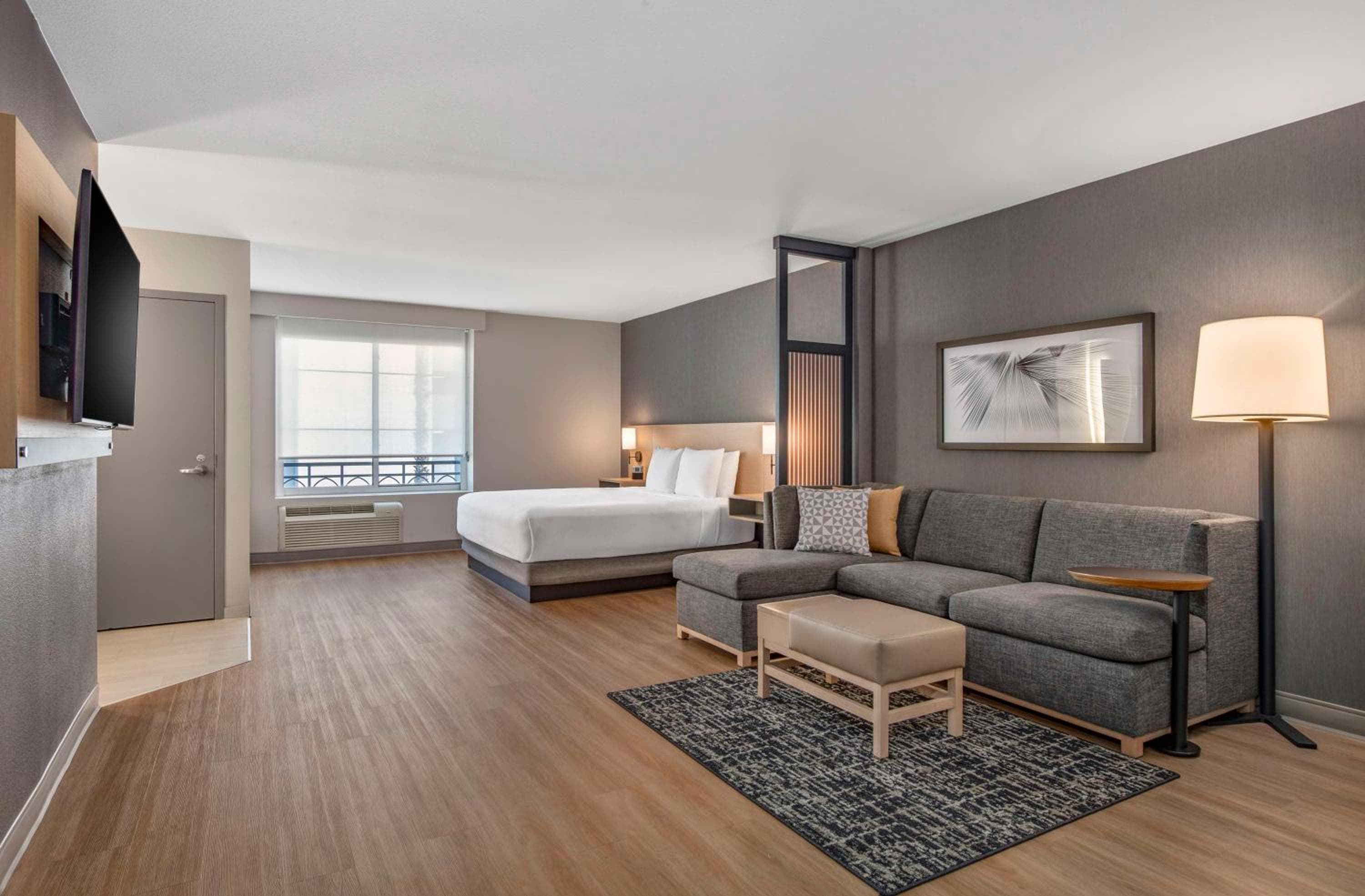 Hyatt Place Riverside Downtown