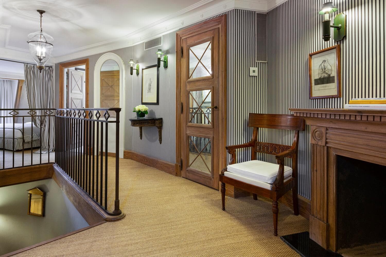Le Dokhan's Paris Arc de Triomphe, a Tribute Portfolio Hotel