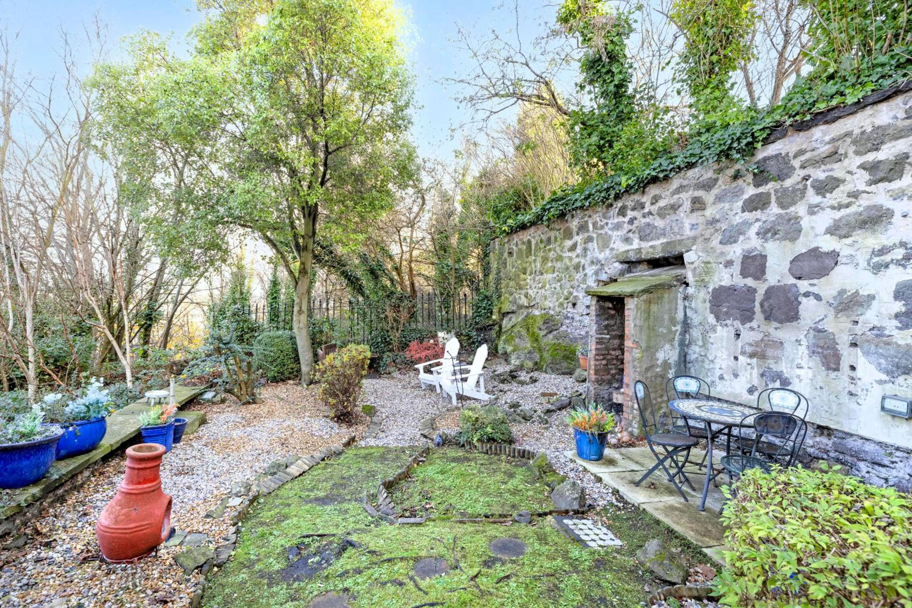 JOIVY Beautiful apartment, private garden, Calton Hill