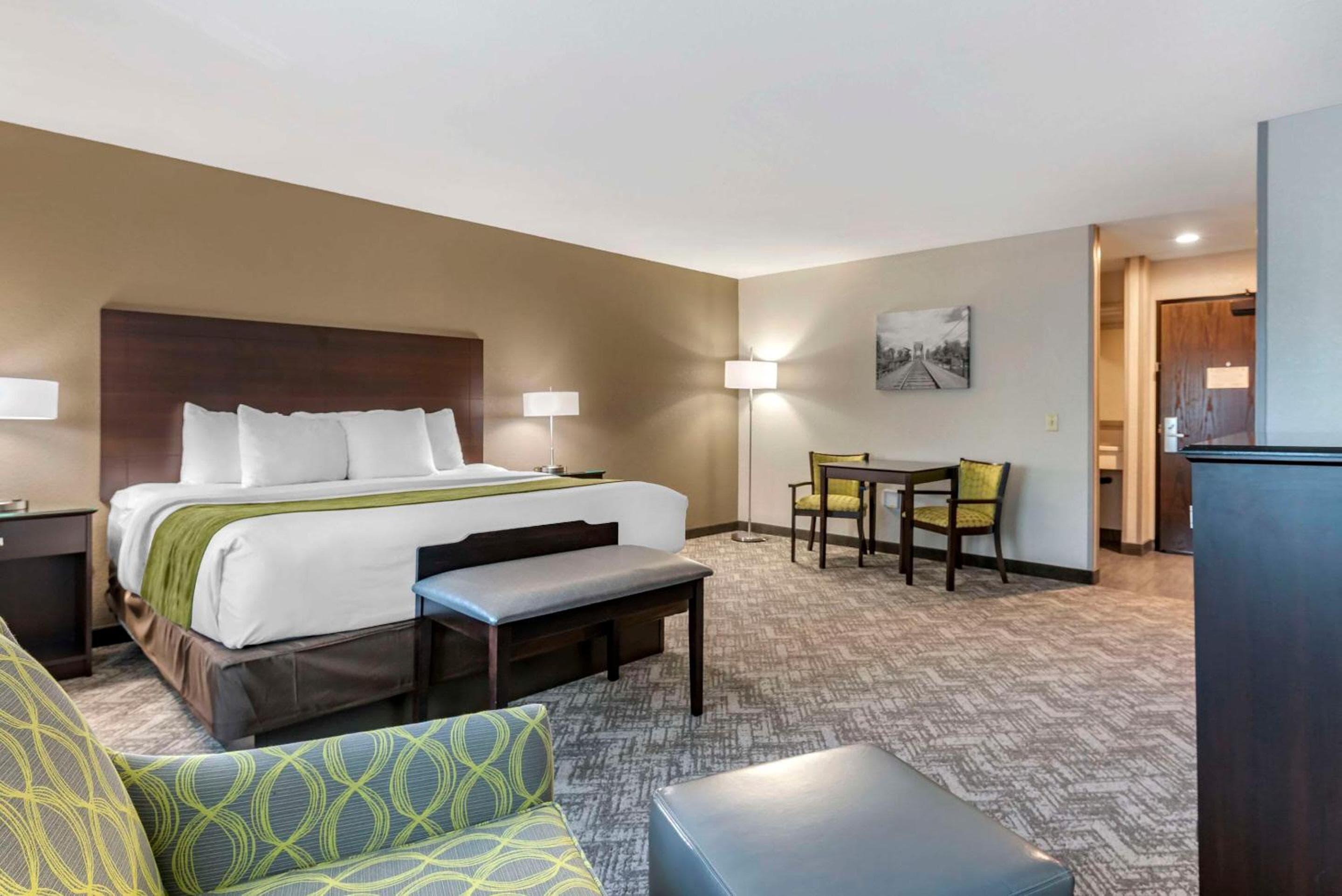 Comfort Inn & Suites Tualatin - Lake Oswego South