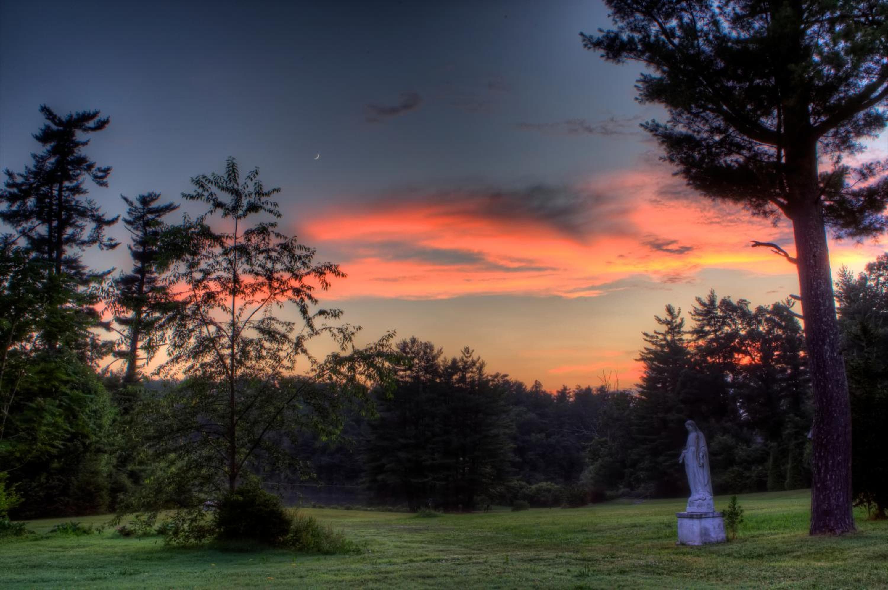 Highland Lake Inn & Resort - Flat Rock