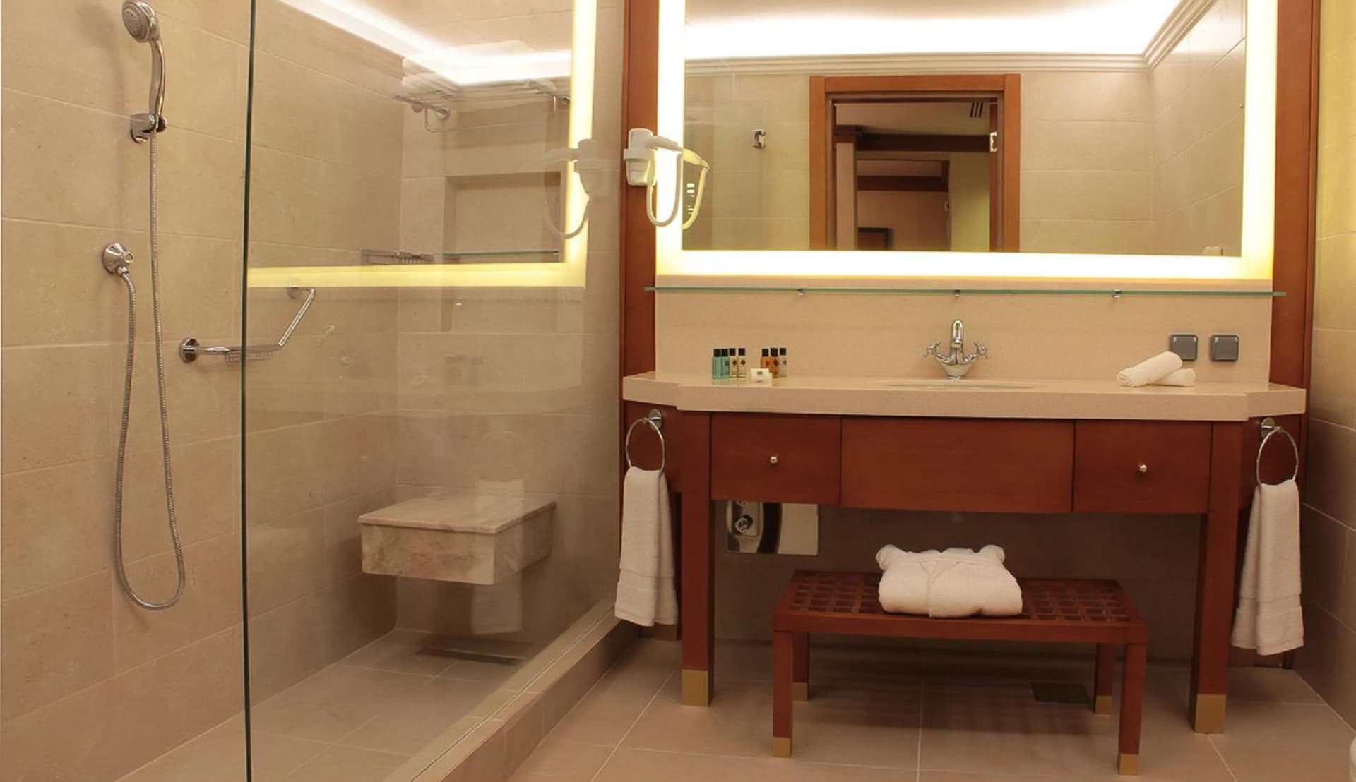 Thousand Nights Hotel Amman - فندق ثاوزند نايتس عمان