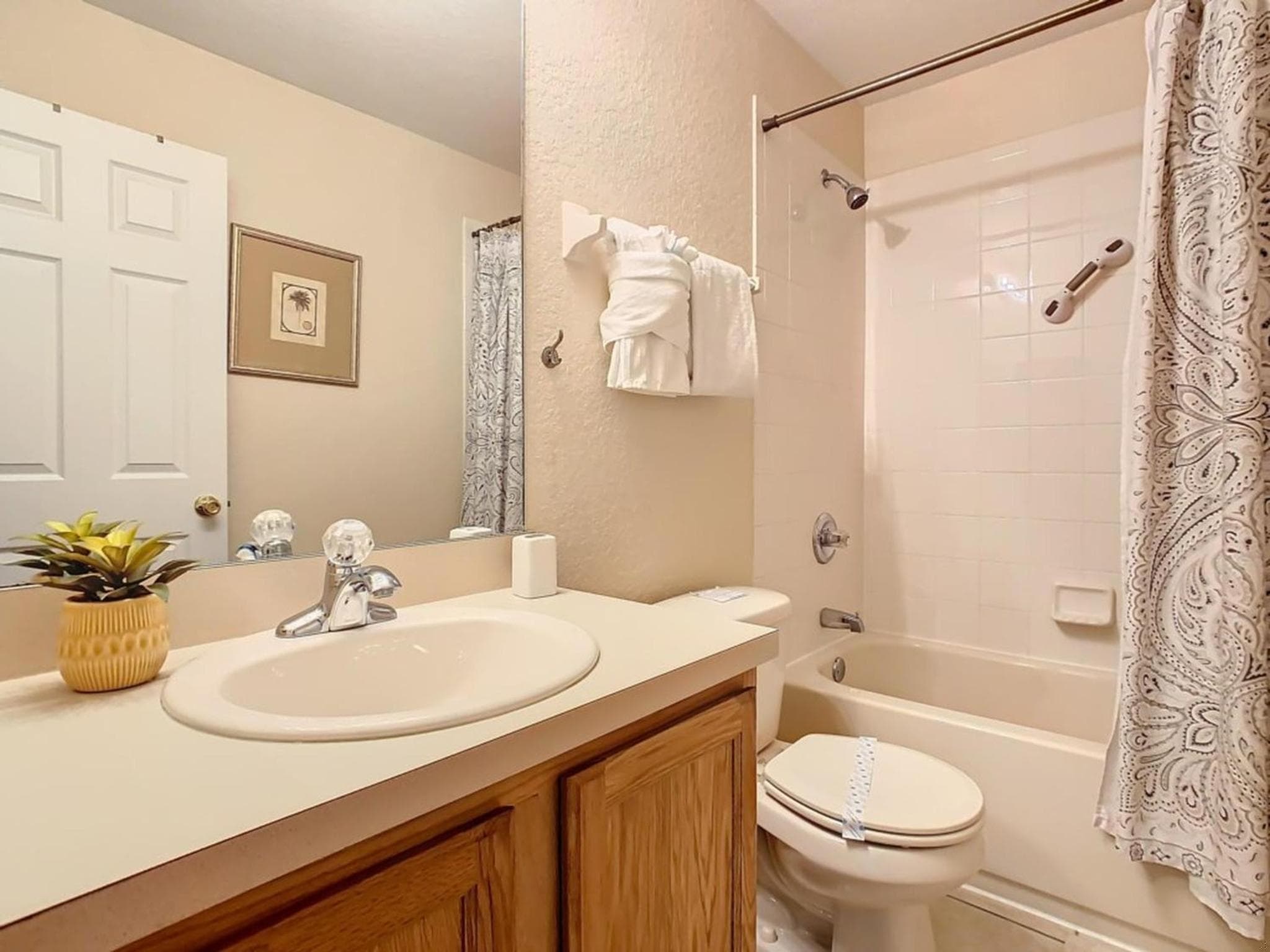 Family Getaway: 4BR Townhome by Old Town