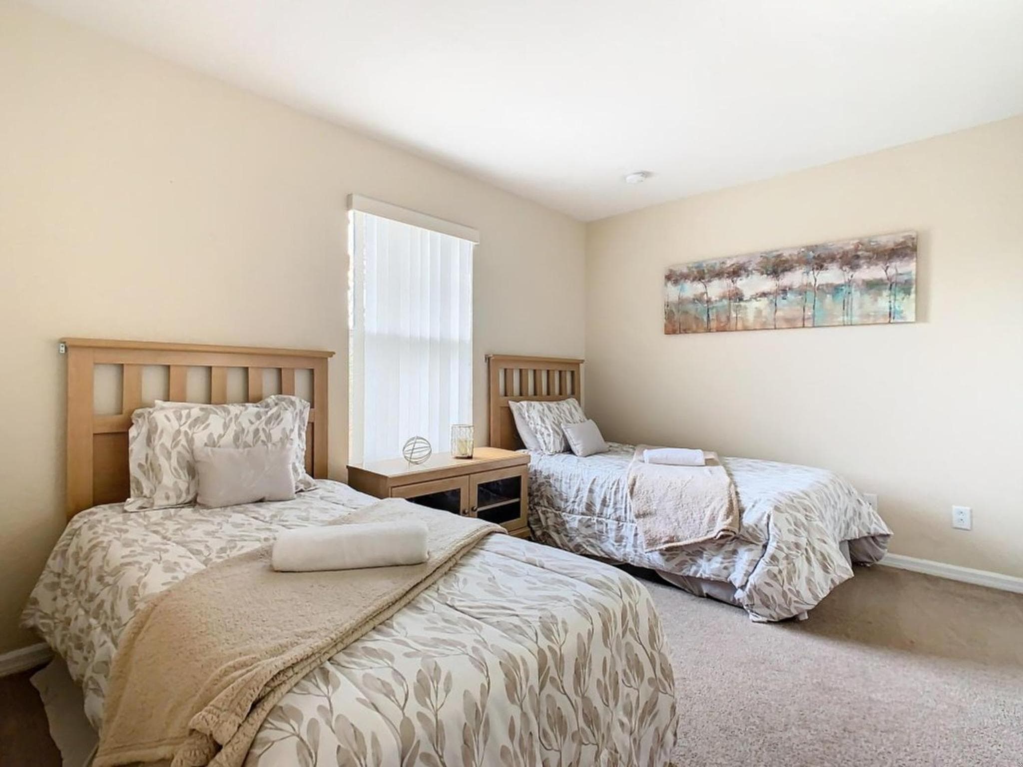 Family Getaway: 4BR Townhome by Old Town