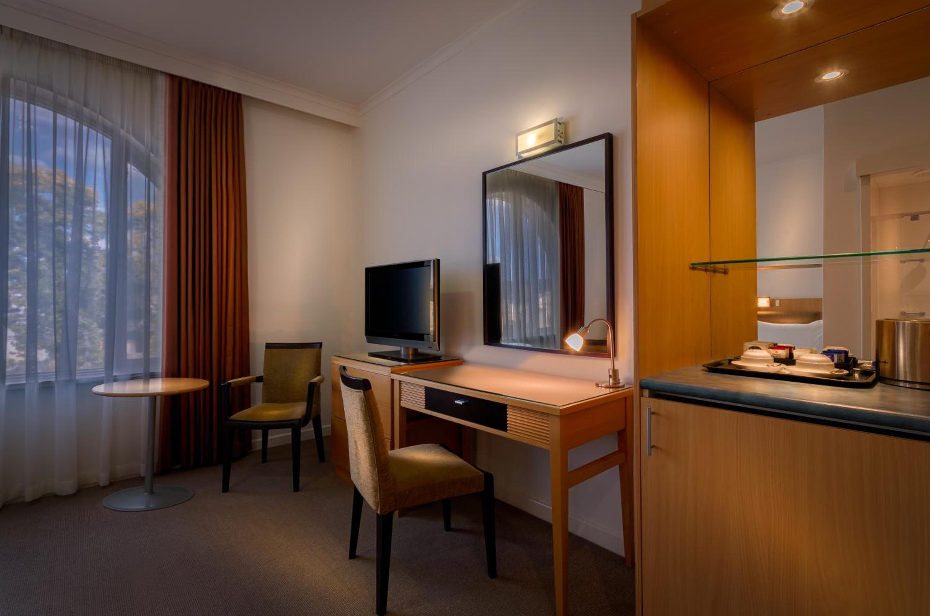 BEST WESTERN PLUS Travel Inn