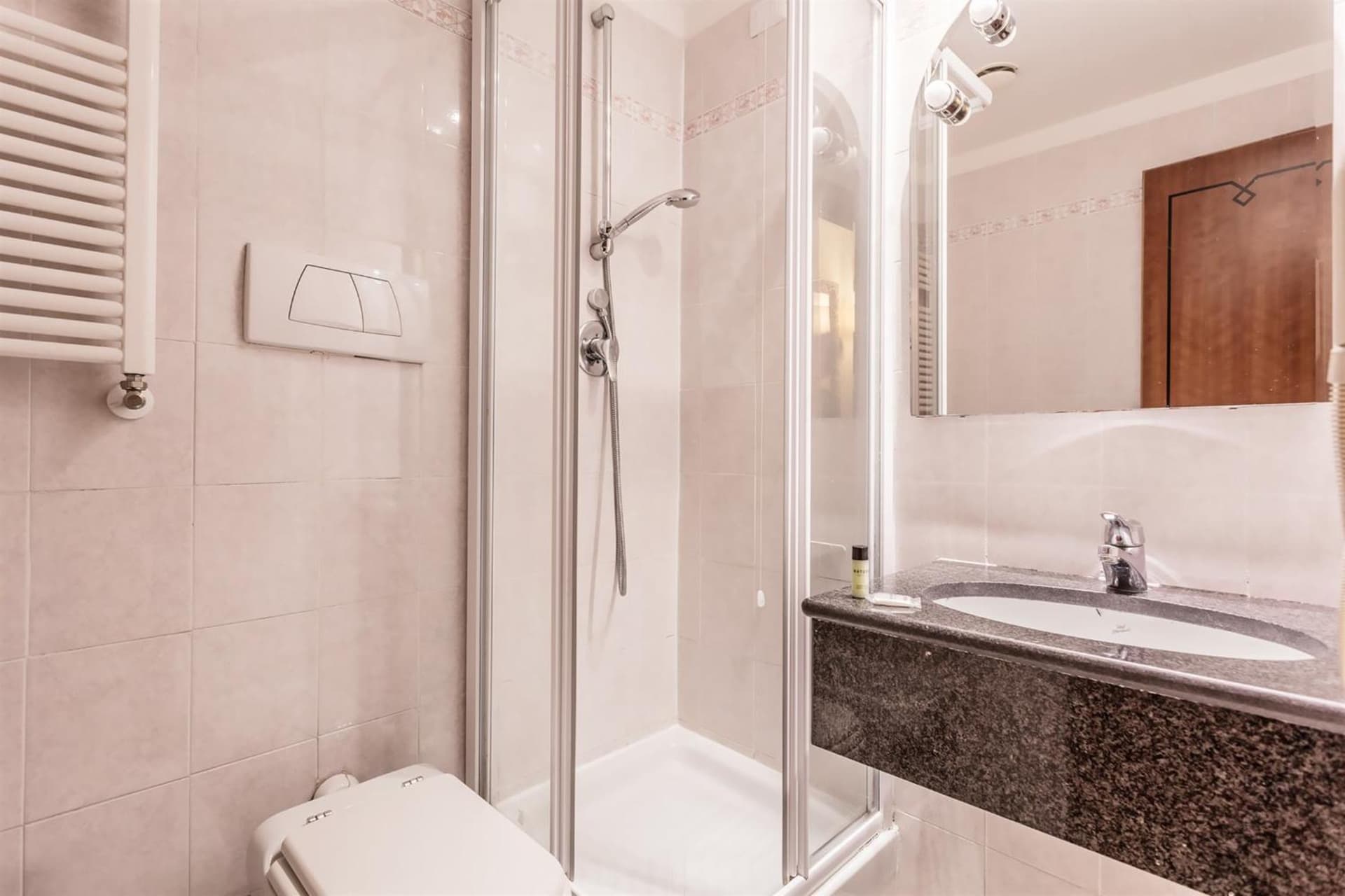 Raeli Hotel Luce