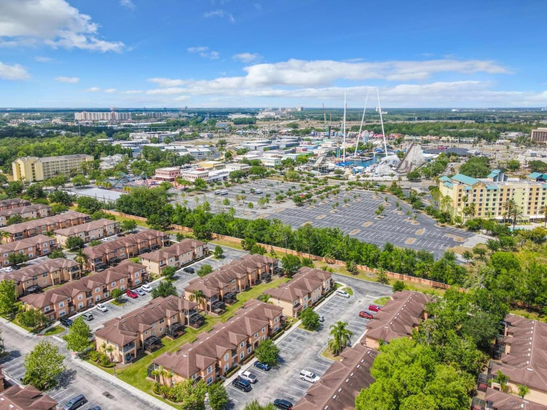 Regal Oaks Getaway: Resort Living Near Disney