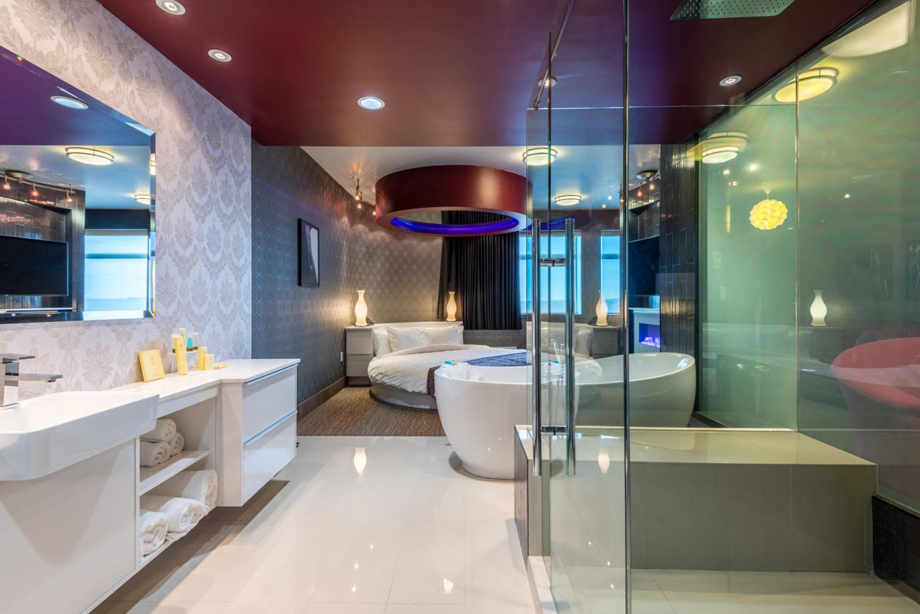 Applause Hotel Calgary Airport by CLIQUE