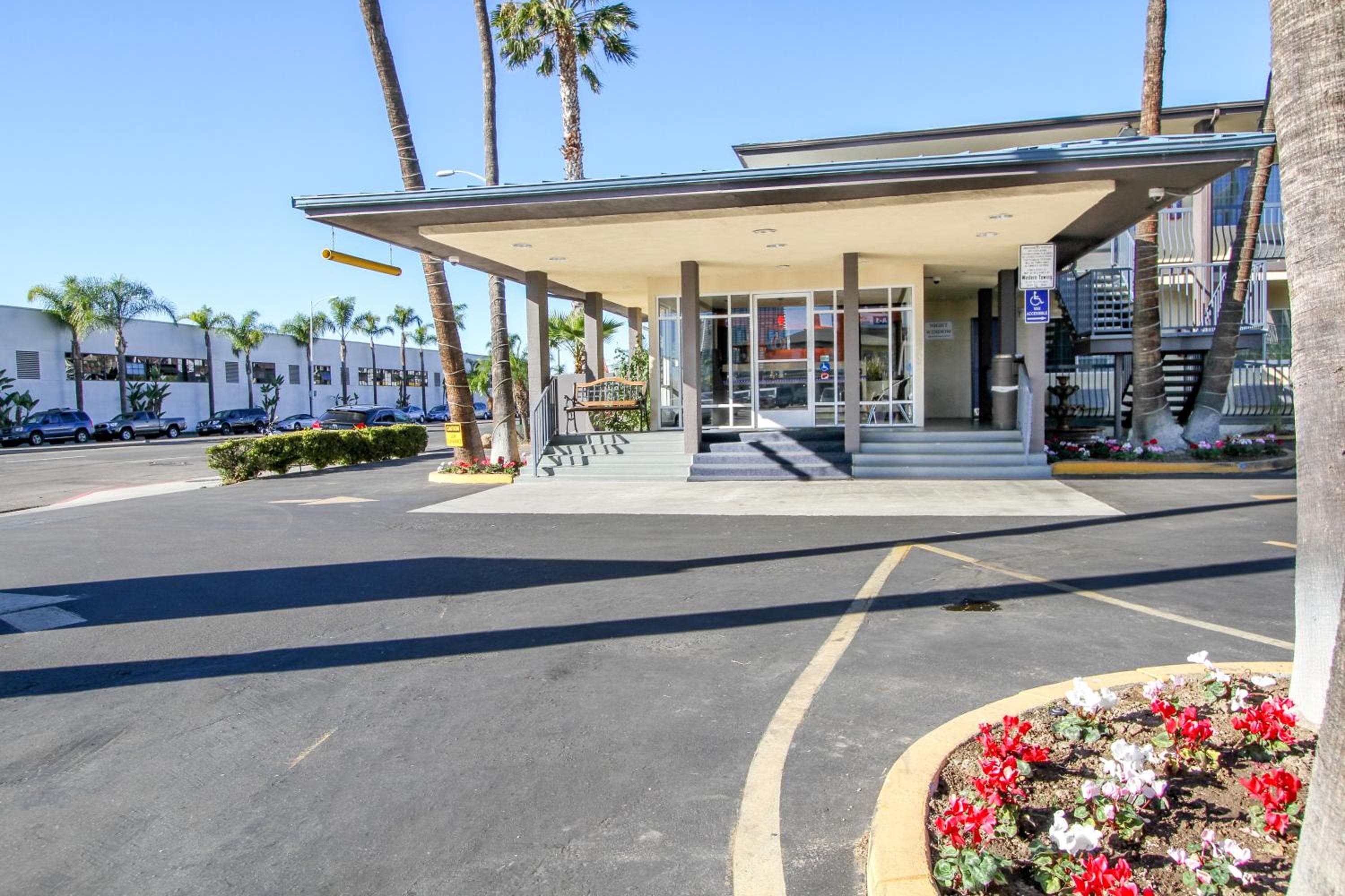 Motel 6 San Diego, CA Airport Harbor