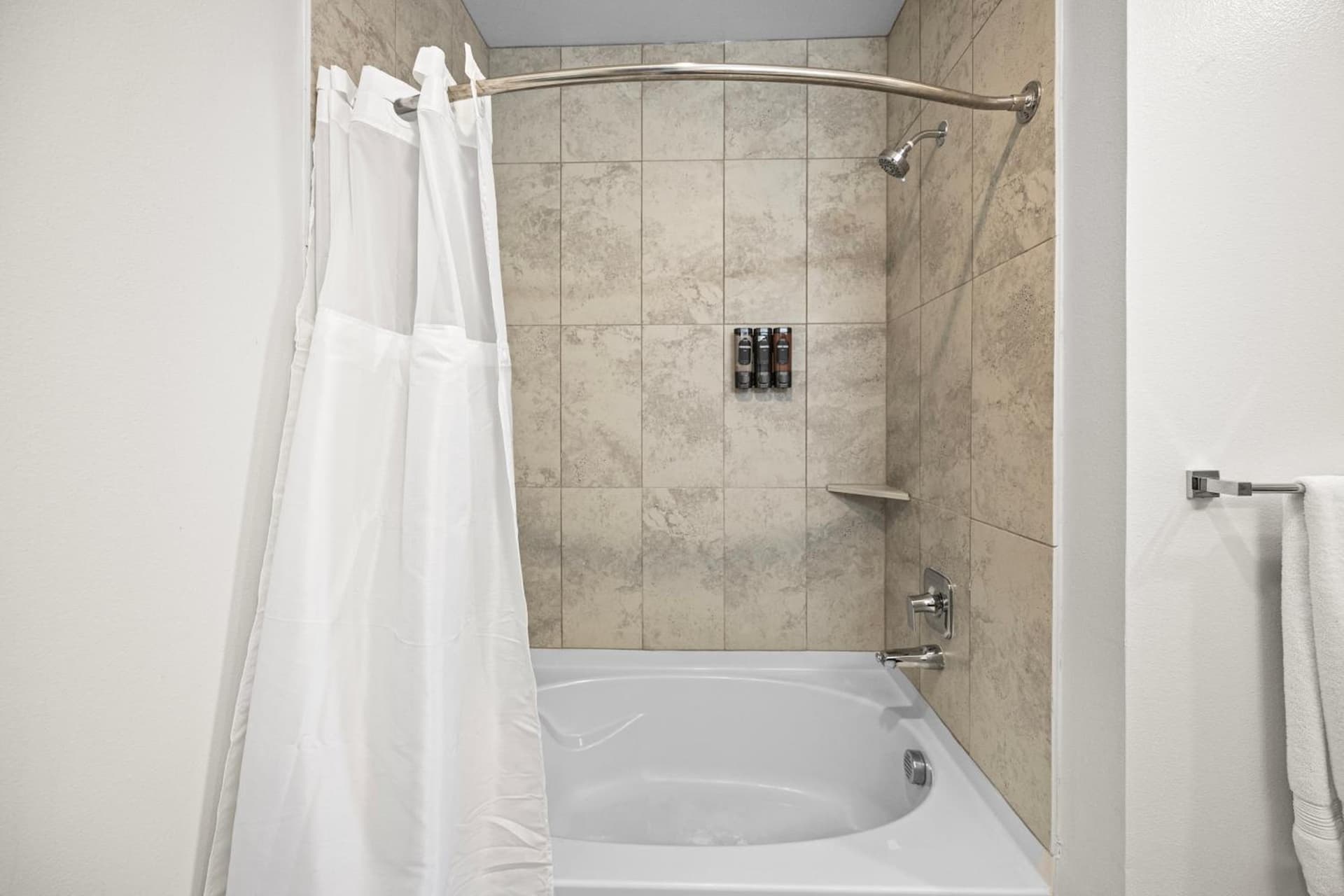 Stylish 1BR Retreat with Pool & Gym