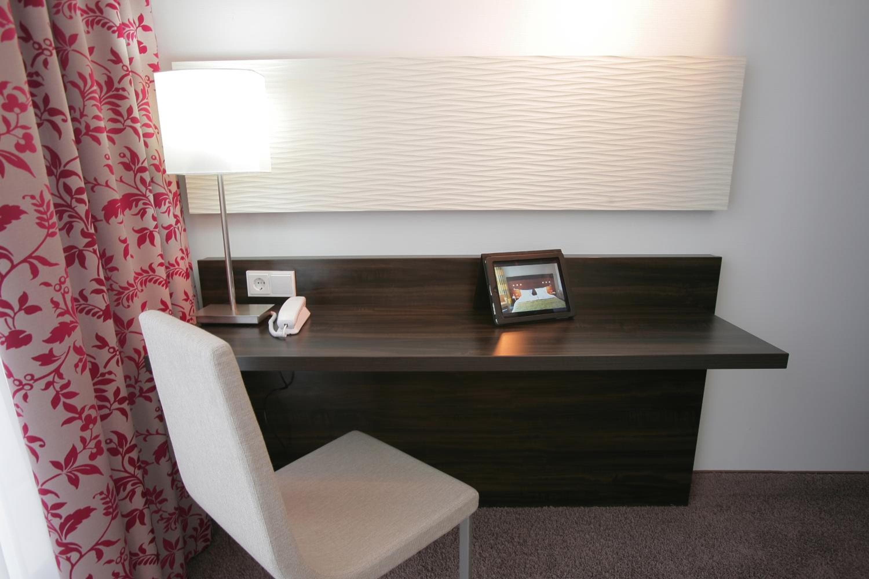Hotel Demas City