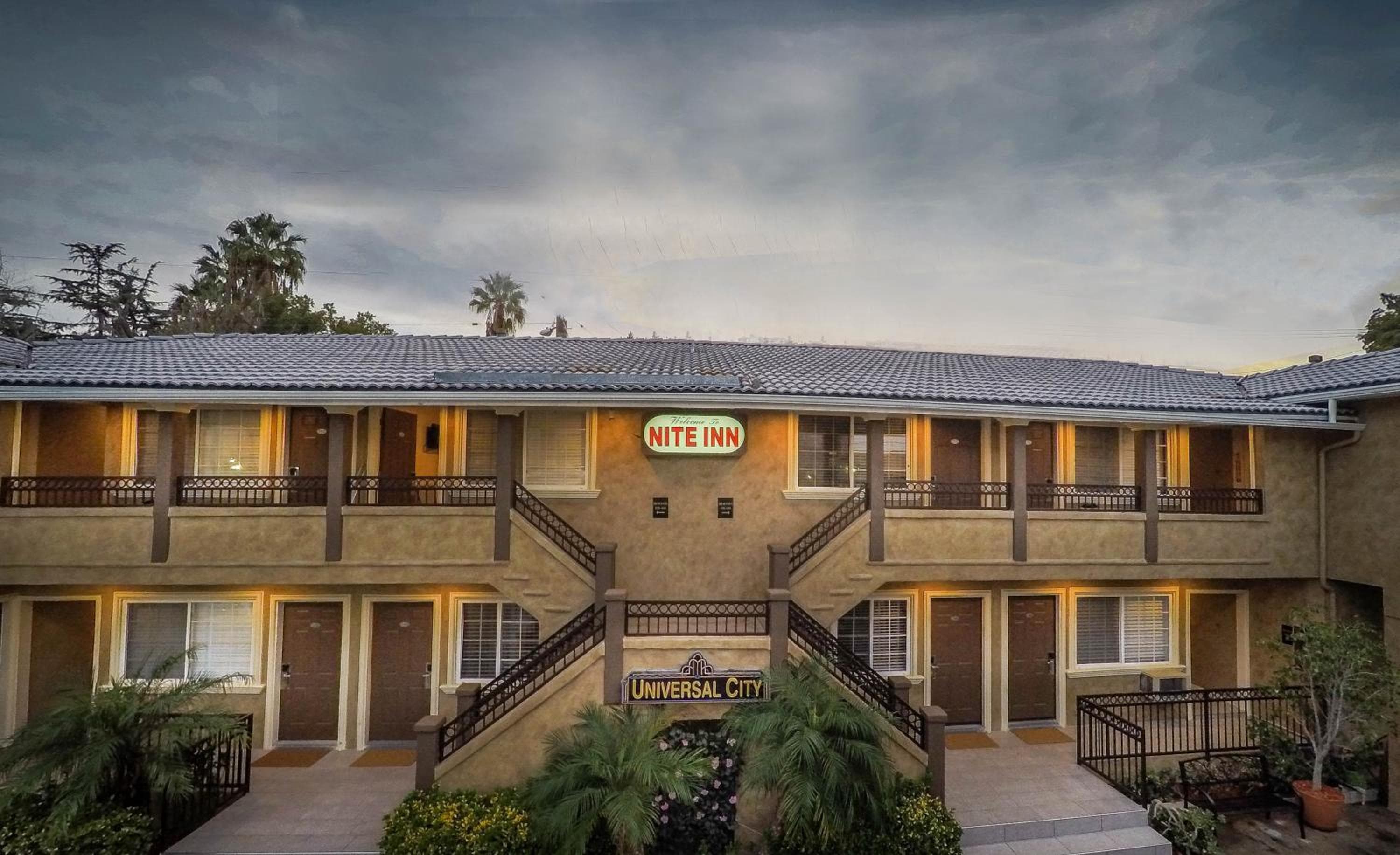 Nite Inn at Universal City - Walking Distance to Universal Studios Hollywood