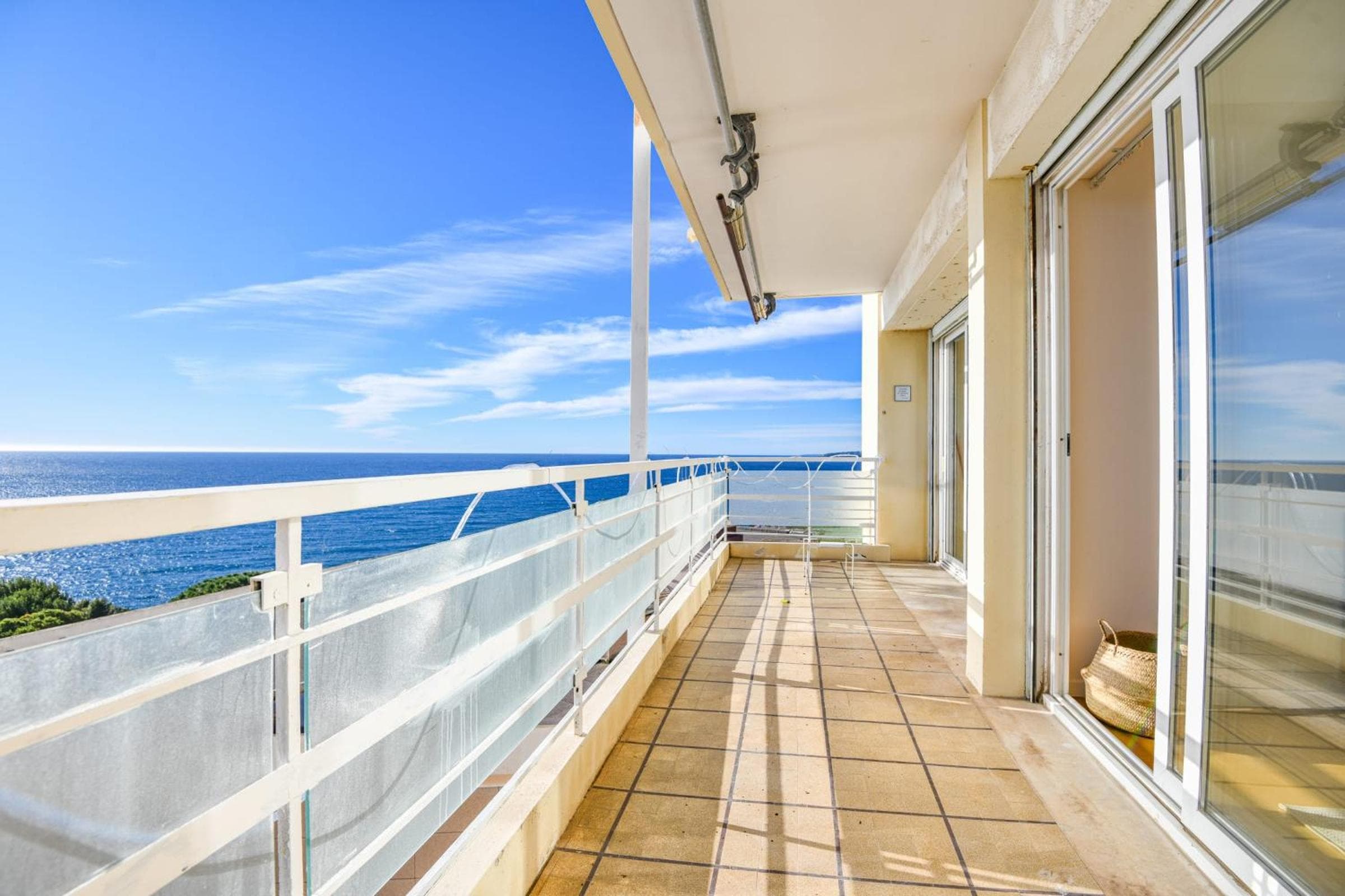 Appart vue mer splendide et plage proche de Monaco