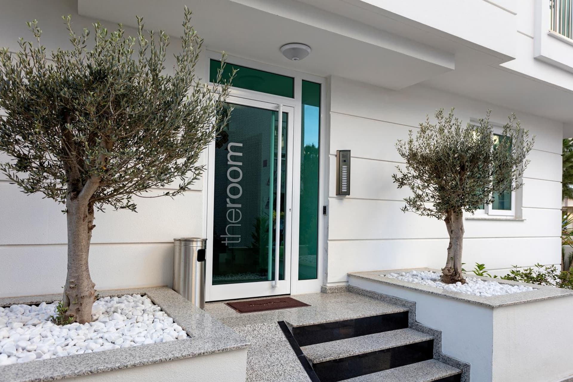 The Room Hotel & Apartments