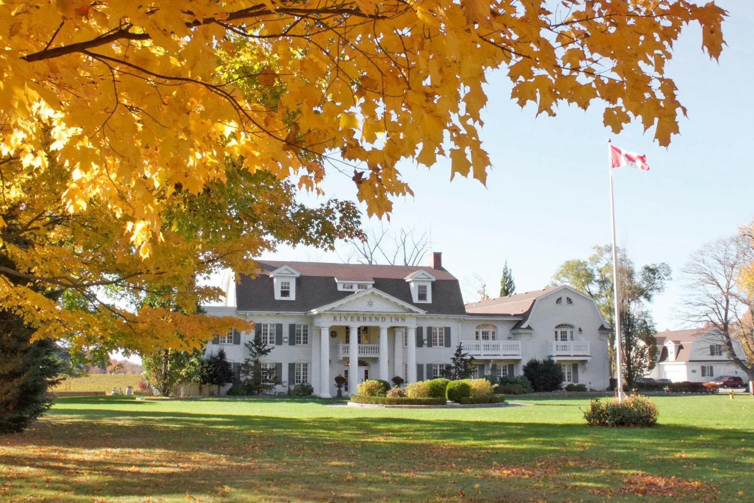 Riverbend Inn & Vineyard