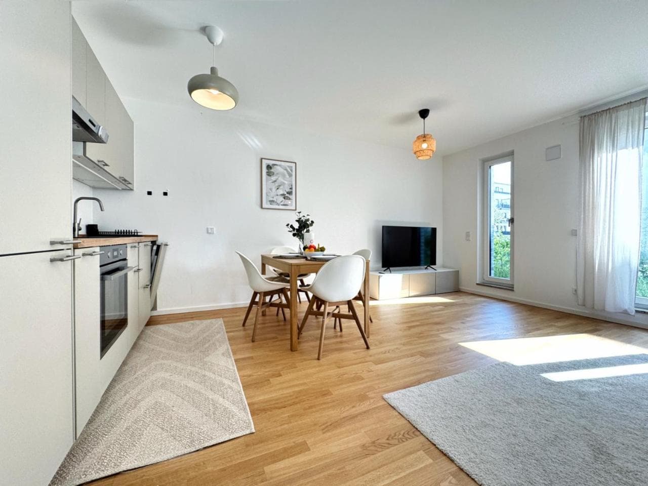 HolidayHome Apartments I Airport Deluxe Condo with Terrace
