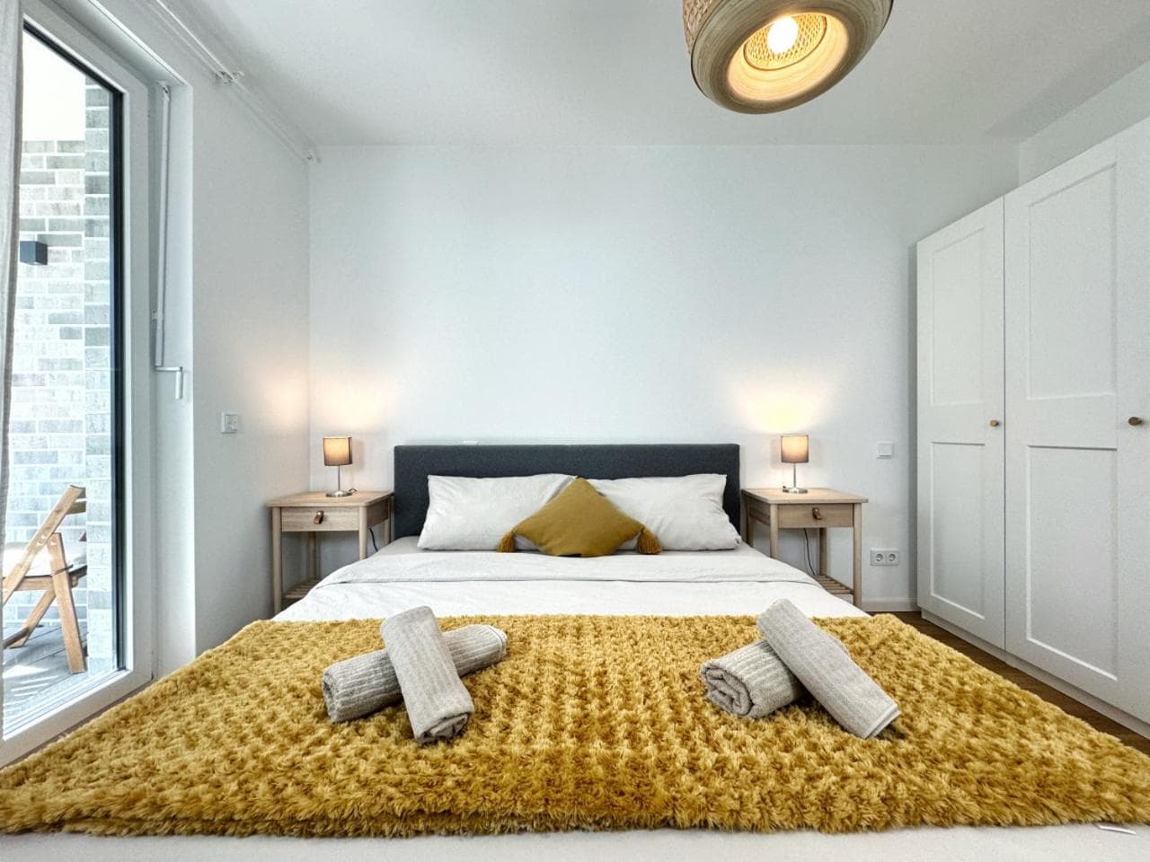 HolidayHome Apartments I Airport Deluxe Condo with Terrace
