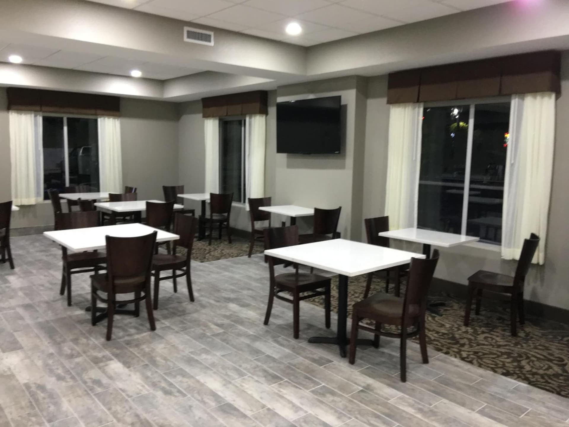 Americas Best Value Inn & Suites