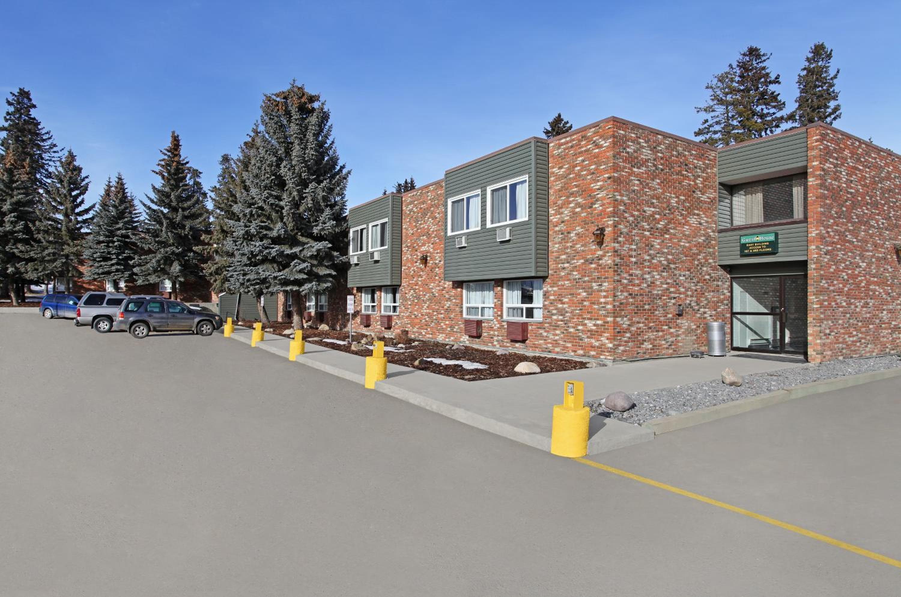 Guest House Inn & Suites