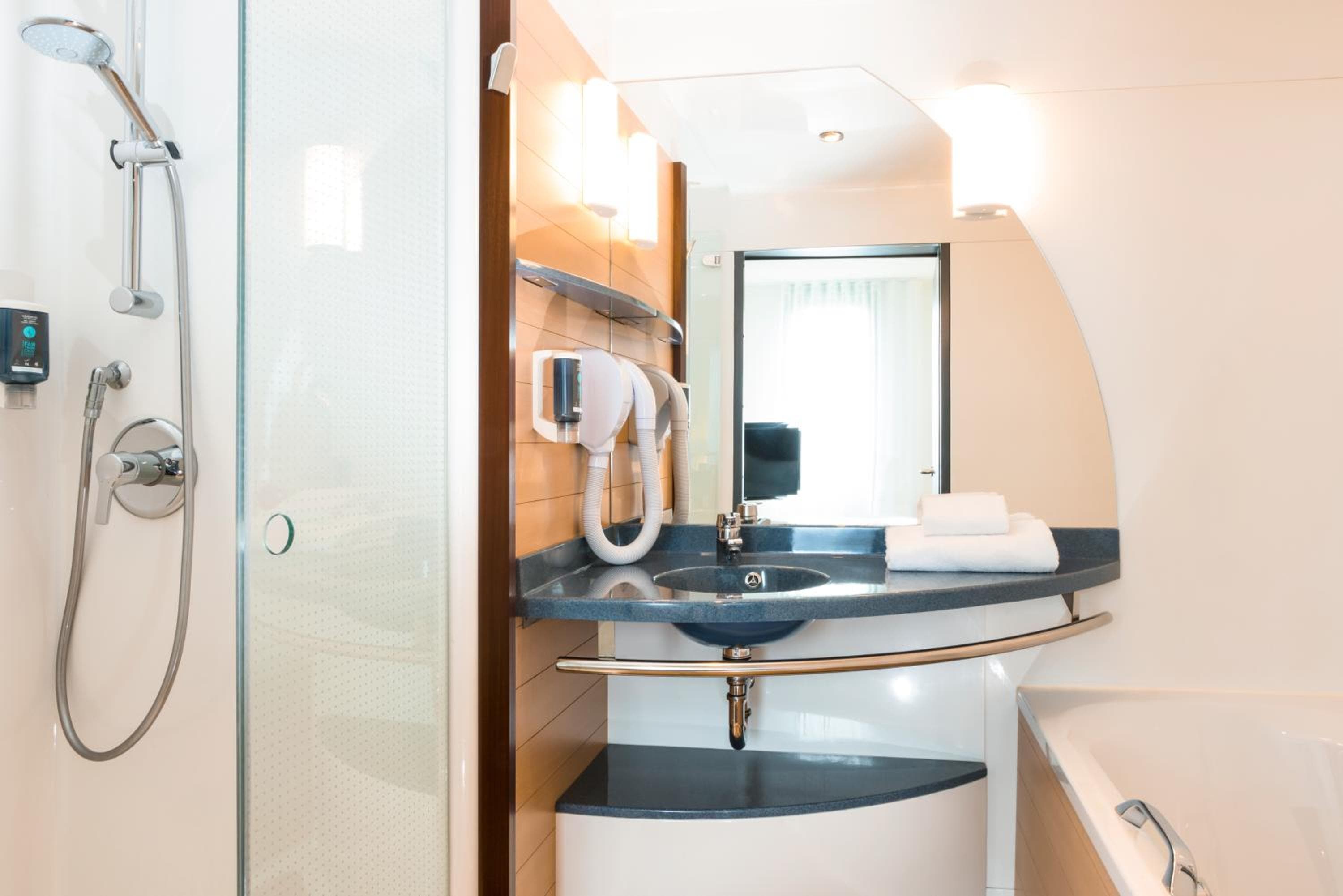 Novotel Suites Paris CDG Airport Villepinte