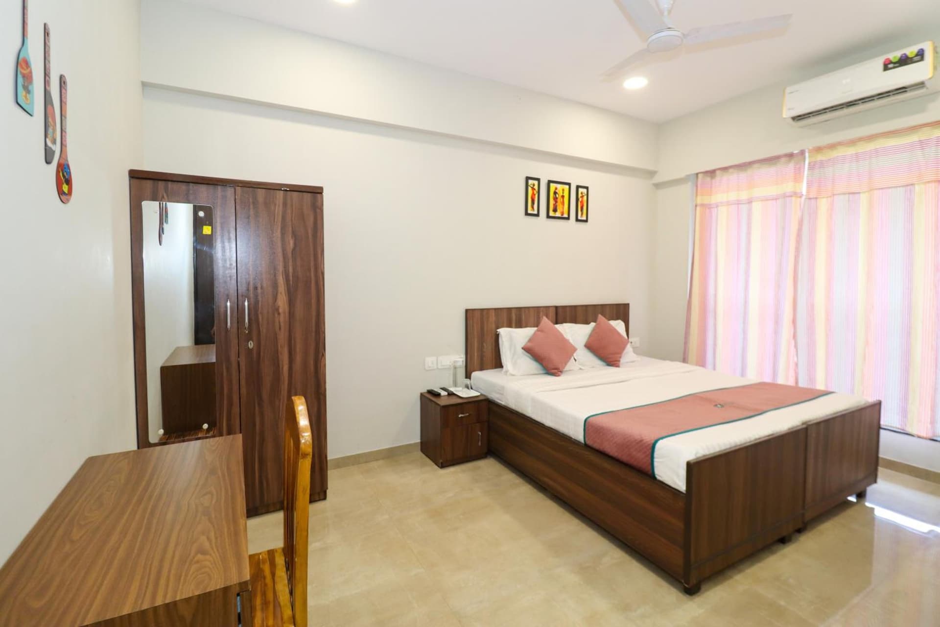Pinakii Comfort Stay Vile Parle - Near Airport