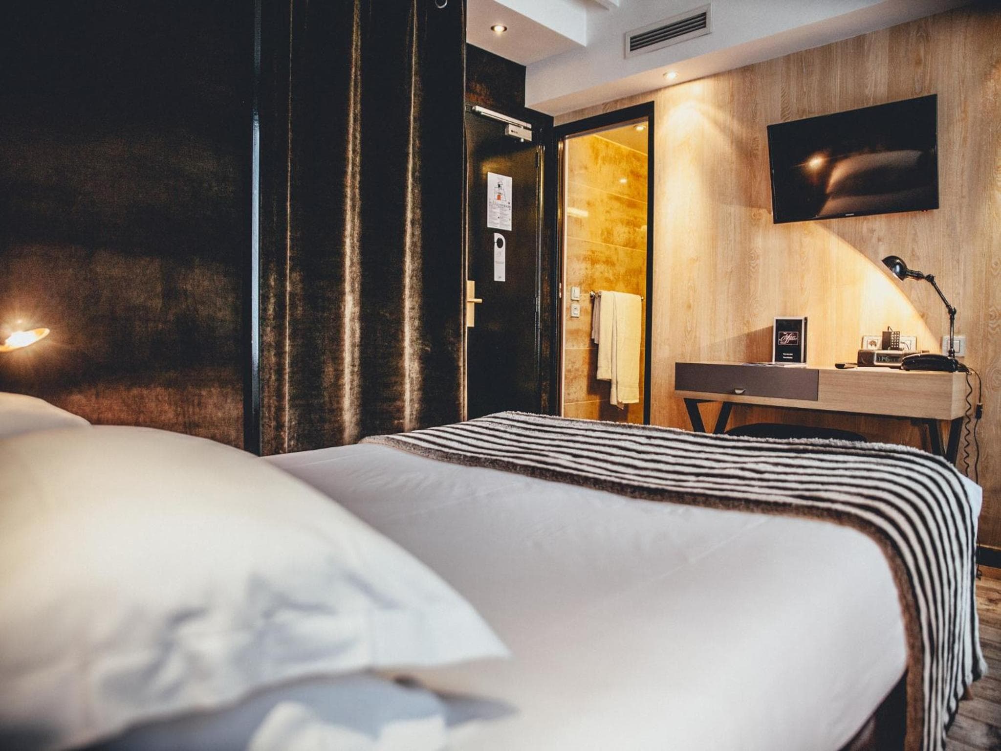 hotel room