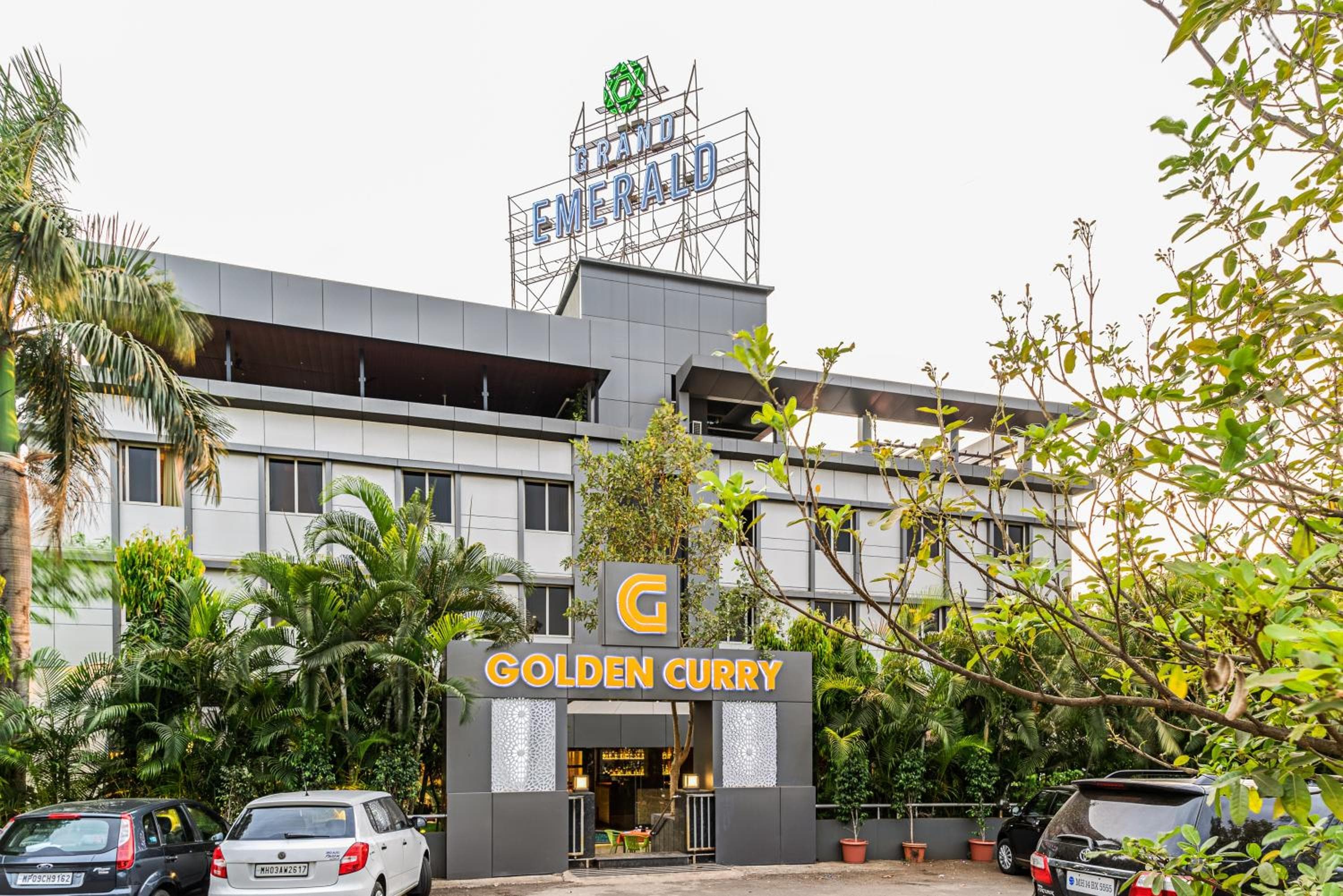 Treebo Premium Grand Emerald