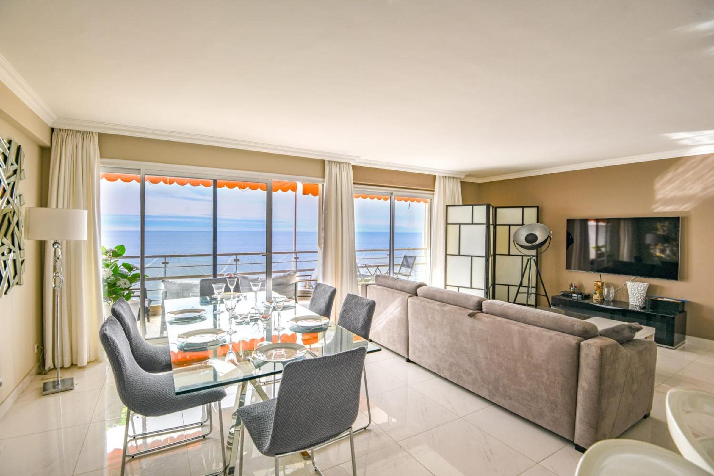 Appart belle vue mer et plage proche de Monaco