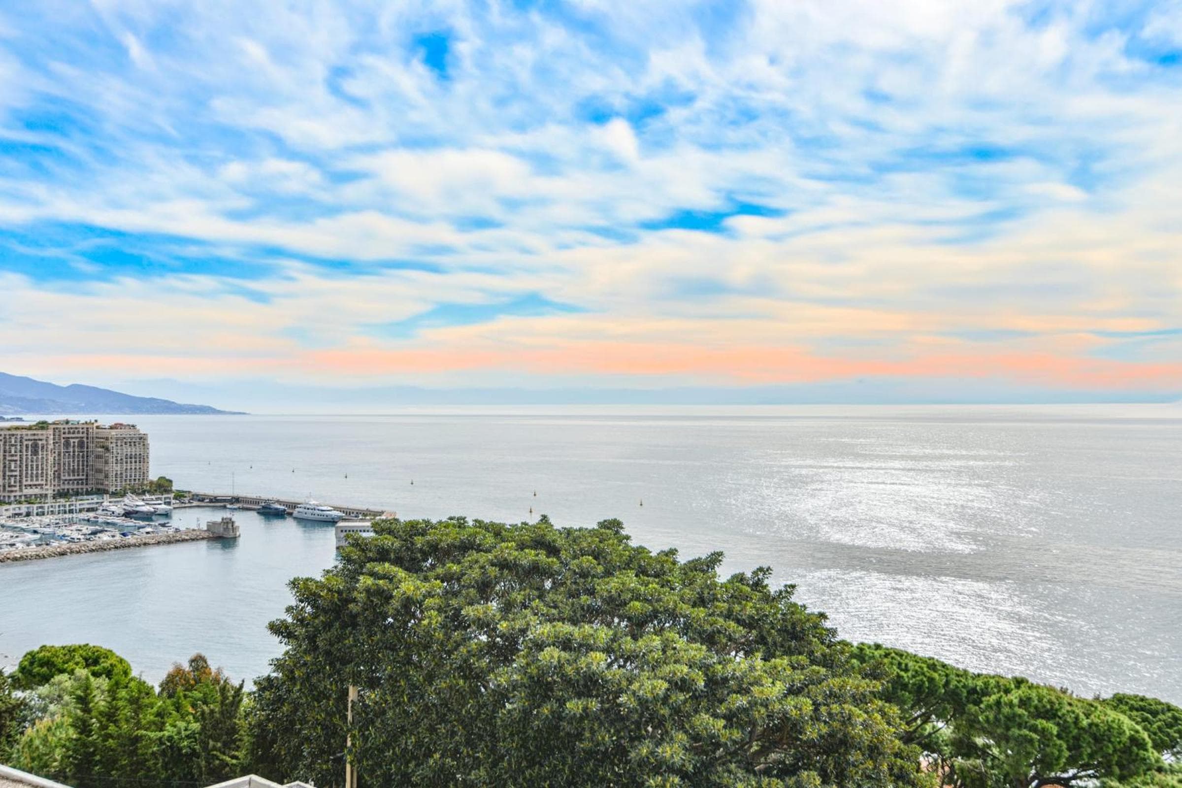 Appart belle vue mer et plage proche de Monaco