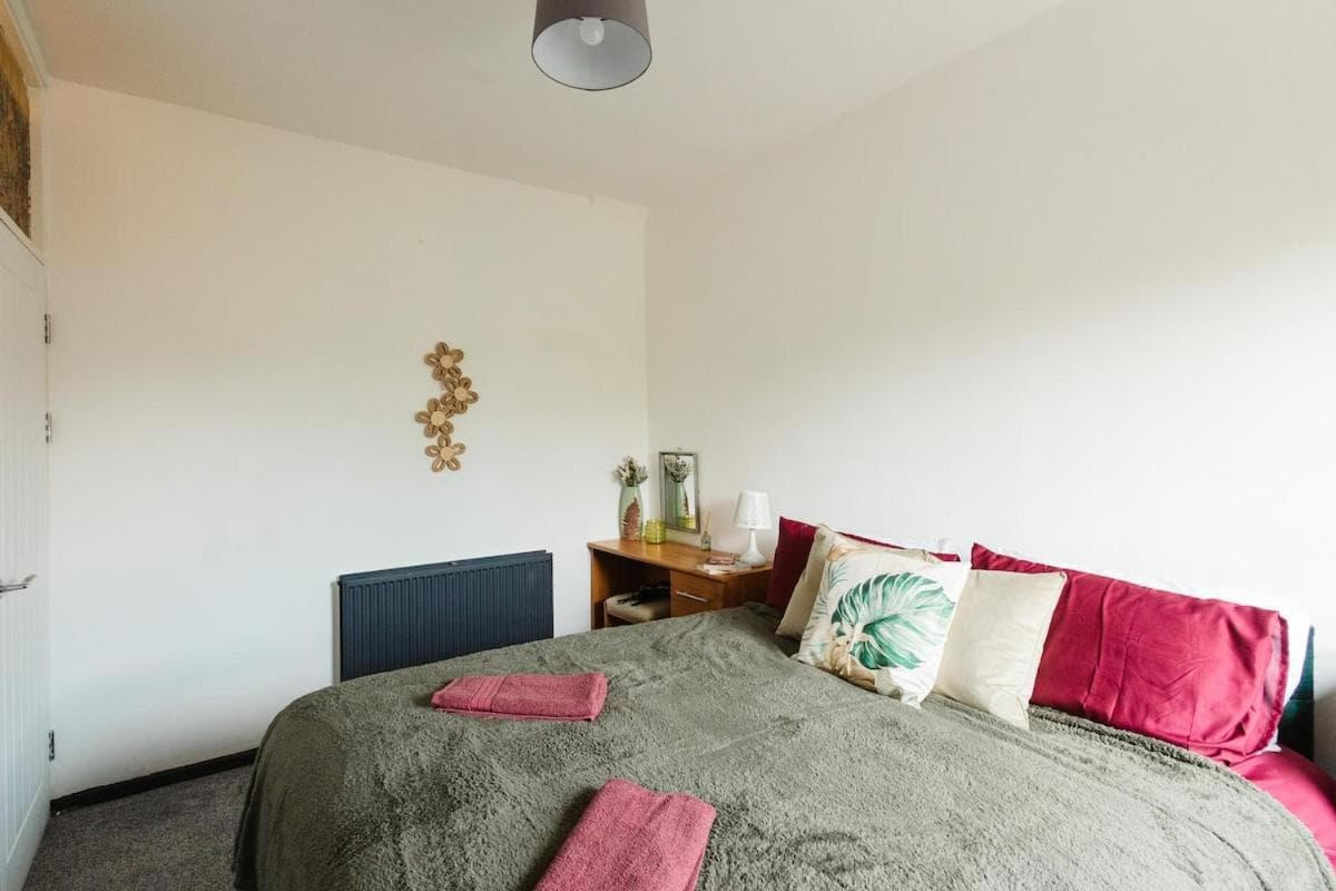 Boho Retreat, Near Peak District, Parking, Sleeps 6, Long Stay Accommodation