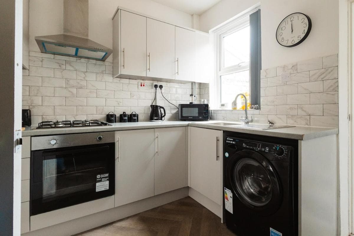 Boho Retreat, Near Peak District, Parking, Sleeps 6, Long Stay Accommodation
