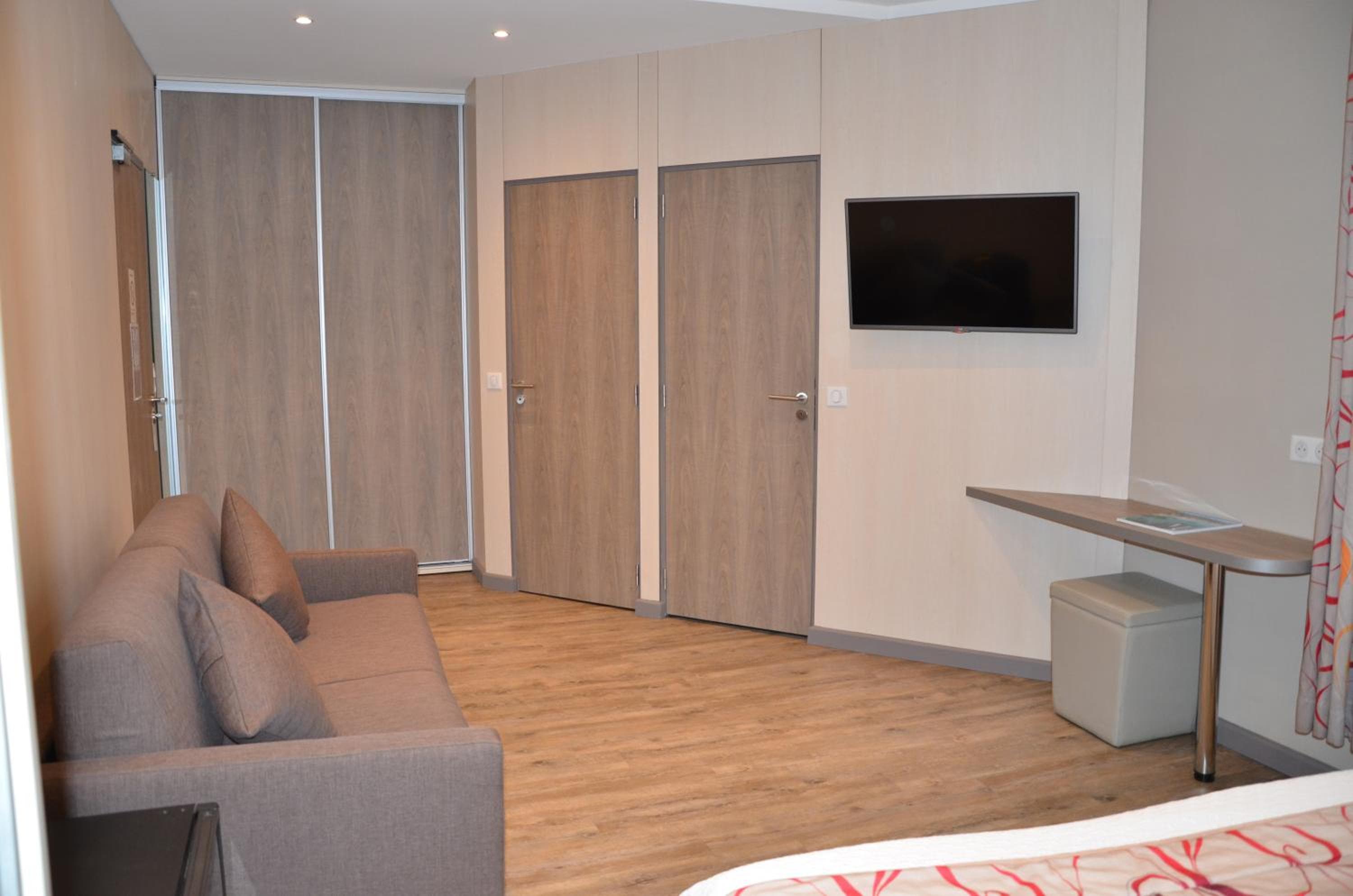 Brit Hotel Confort Le Revest Sainte-Maxime