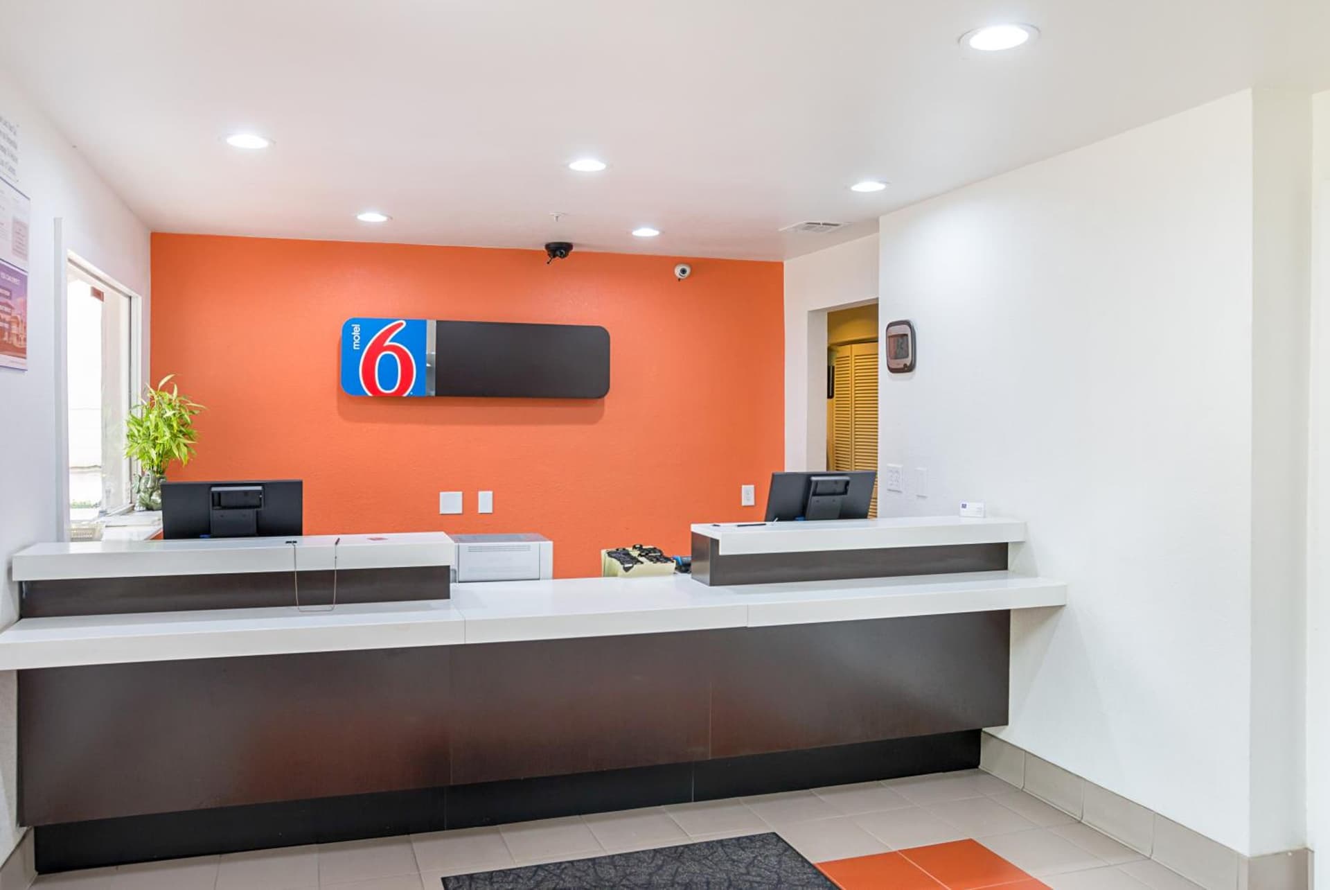 Motel 6-Grand Prairie, TX - Near Six Flags Drive