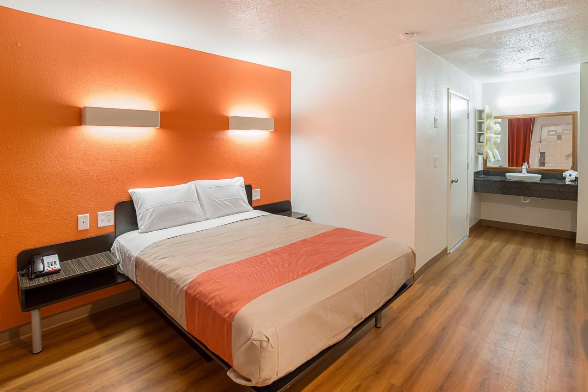 Motel 6-Grand Prairie, TX - Near Six Flags Drive