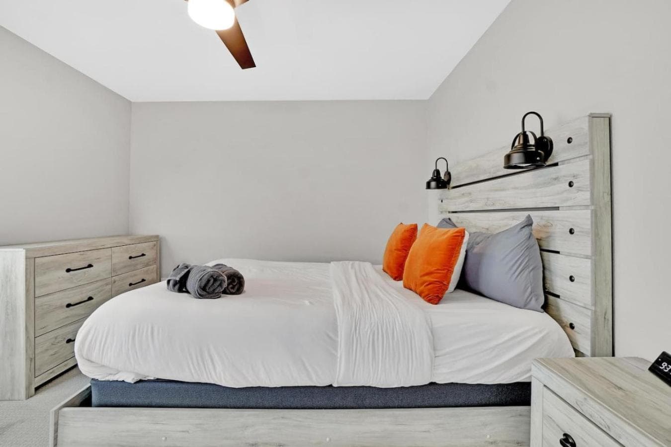 Stylish Arvada Duplex 10 Min to Olde Town and Denver
