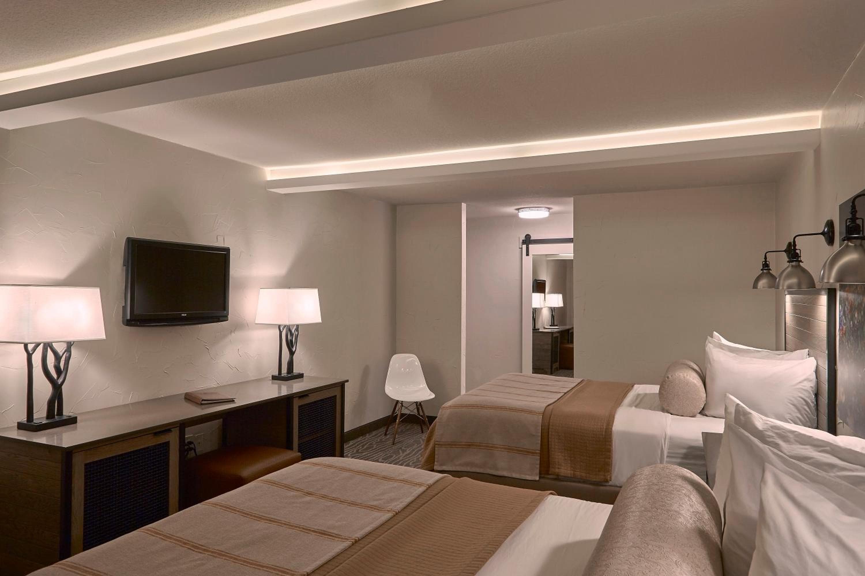 Fredericksburg Inn and Suites